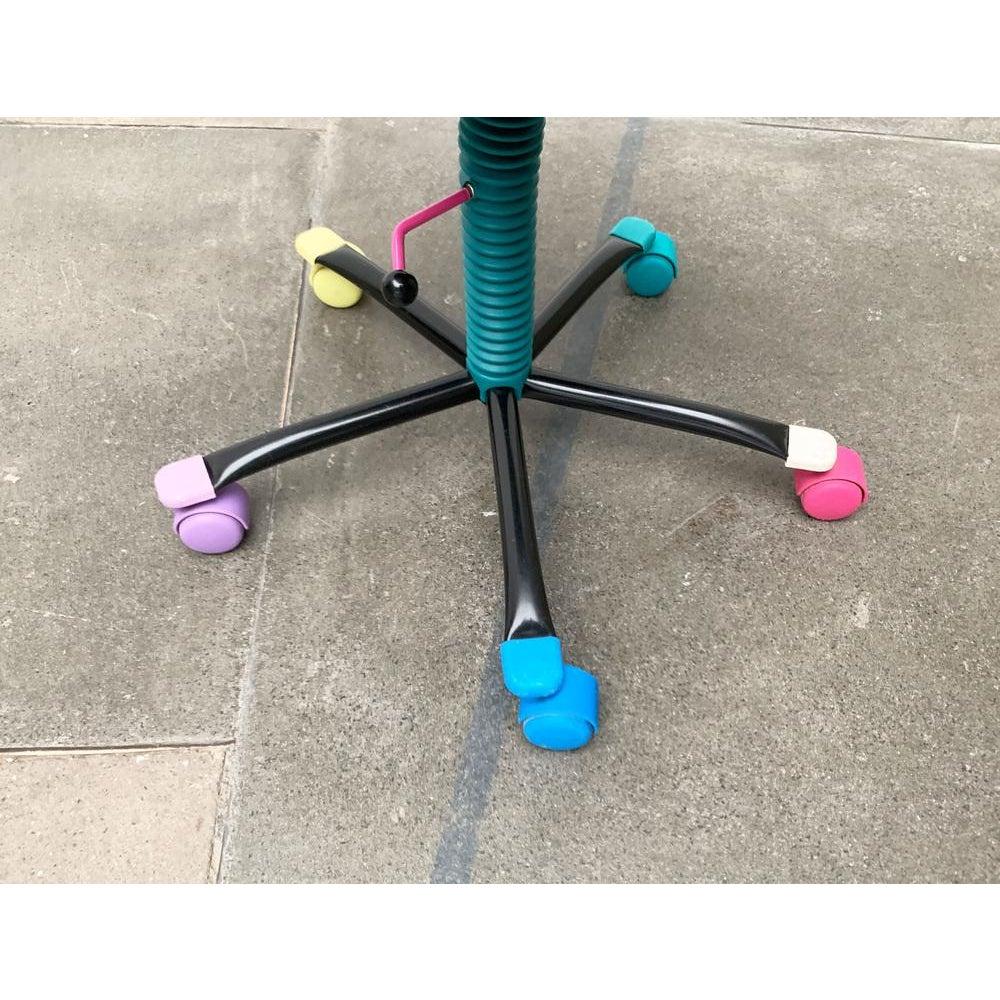 Chaise pivotante allemande postmoderne d' Impac, 1992 en vente 5