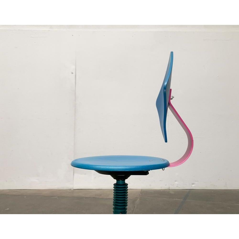 Chaise pivotante allemande postmoderne d' Impac, 1992 en vente 1