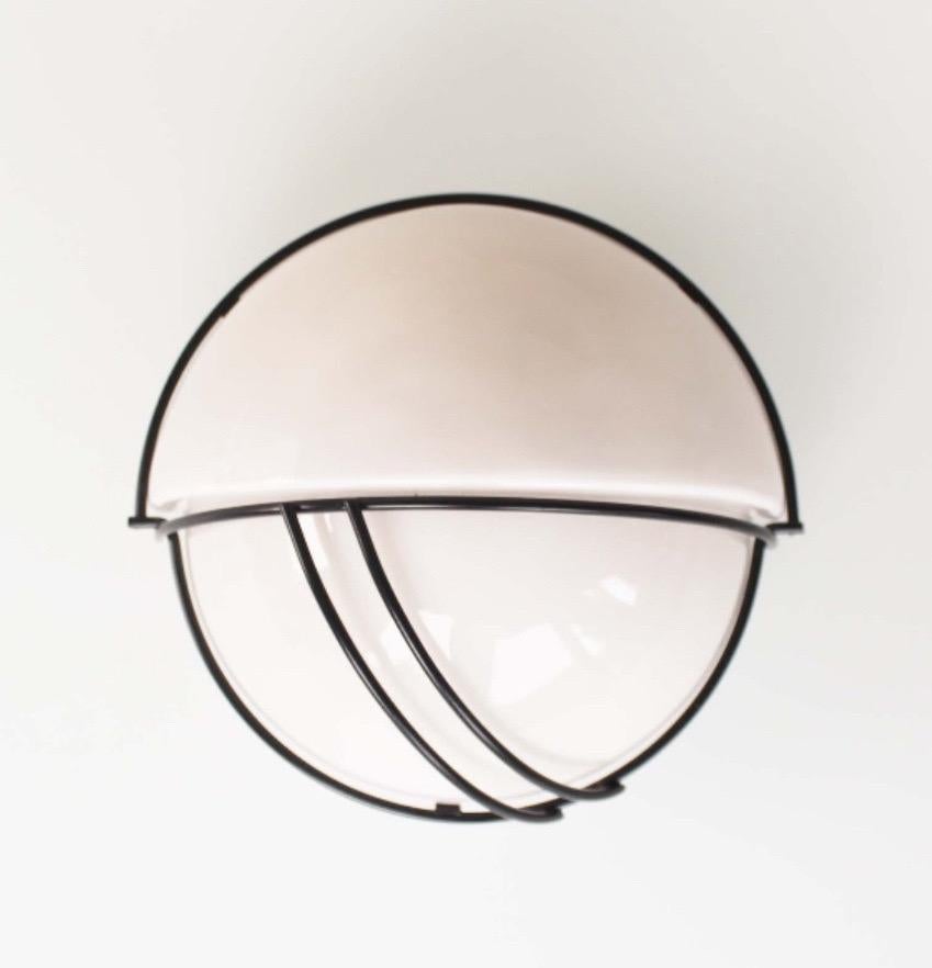 German Postmodern Pair of White Glass Wall Sconces by Sische, 1980s In Excellent Condition In Badajoz, Badajoz