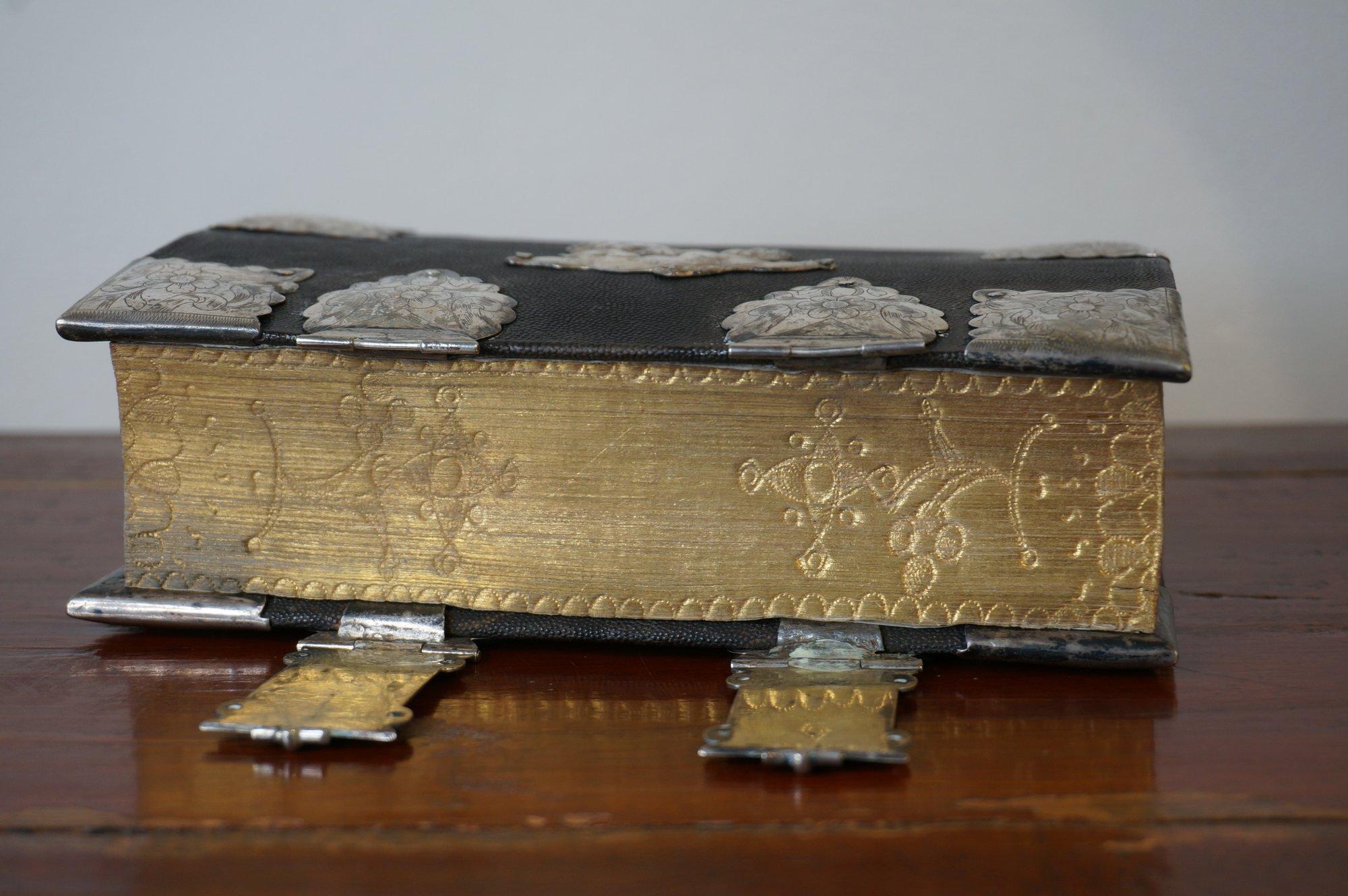 Deutsches Gebetsbuch mit kunstvollen Silberbeschlägen, frühes 19. Jahrhundert im Angebot 8
