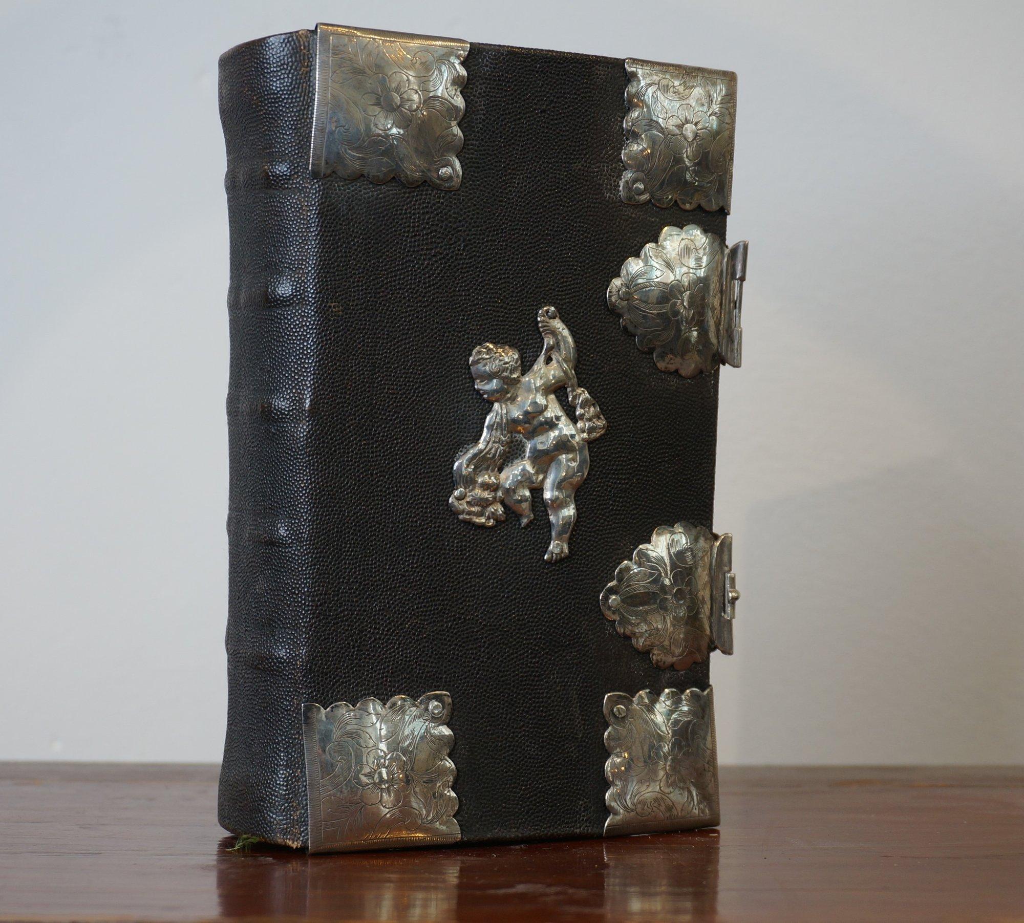 Silver German prayerbook with elaborate silver fittings, early 19th century For Sale