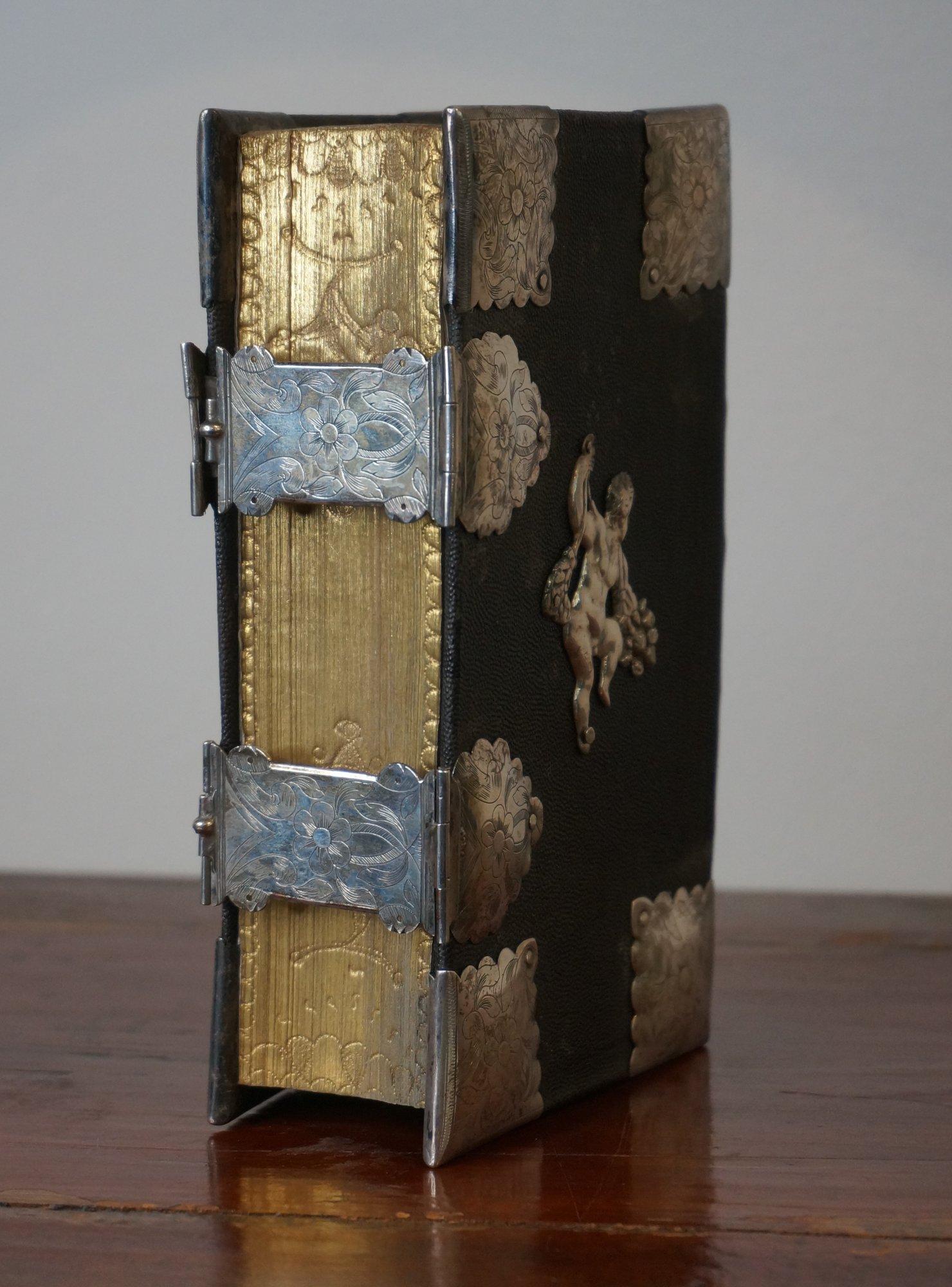 German prayerbook with elaborate silver fittings, early 19th century For Sale 1