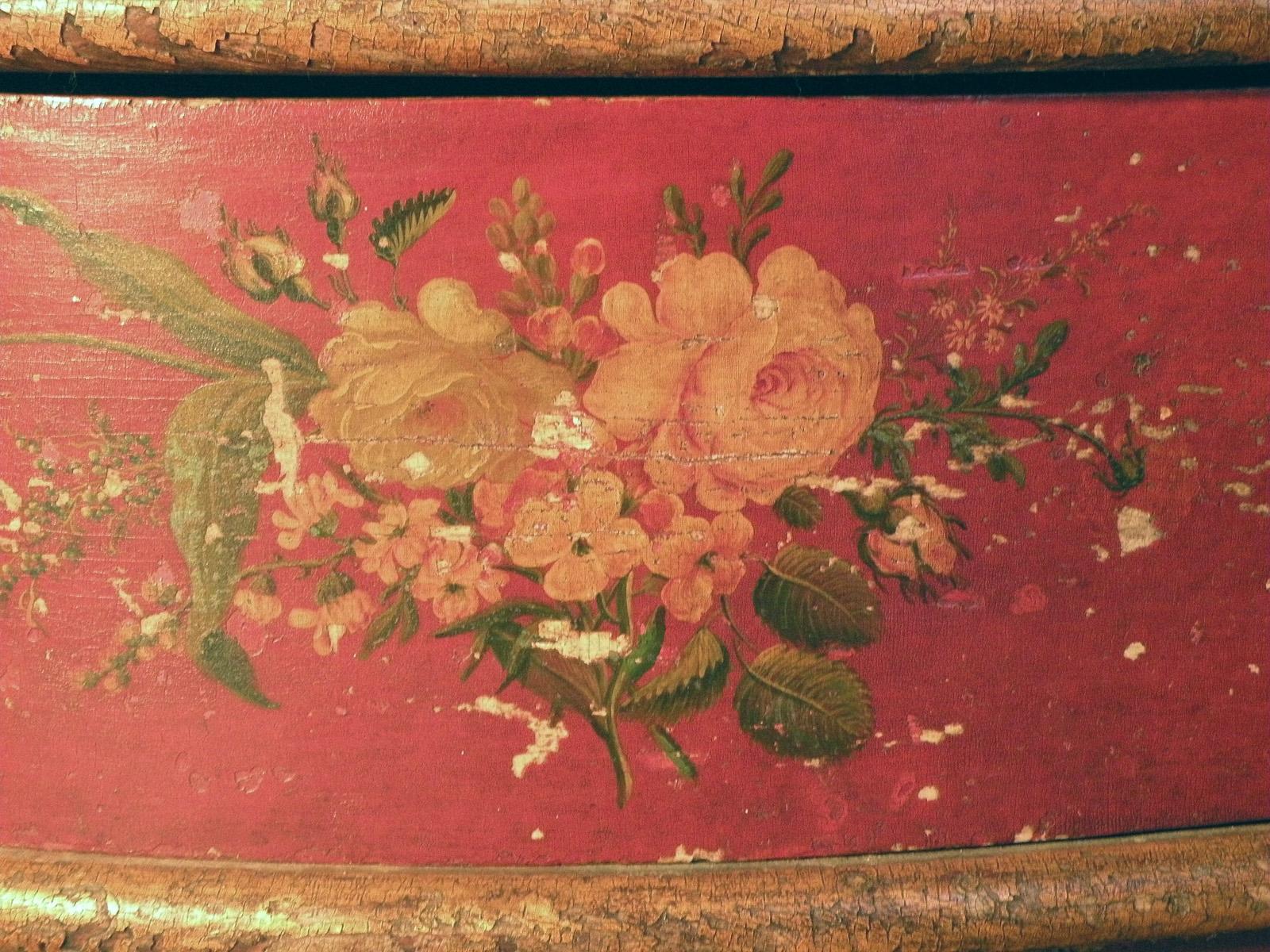 Commode allemande du 18ème siècle peinte en rouge avec façade serpentine  en vente 4