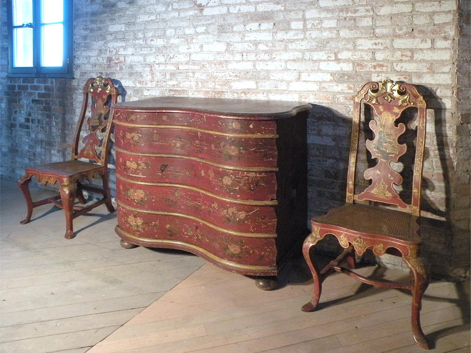 German Red Painted 18th Century Serpentine Front Commode  For Sale 4