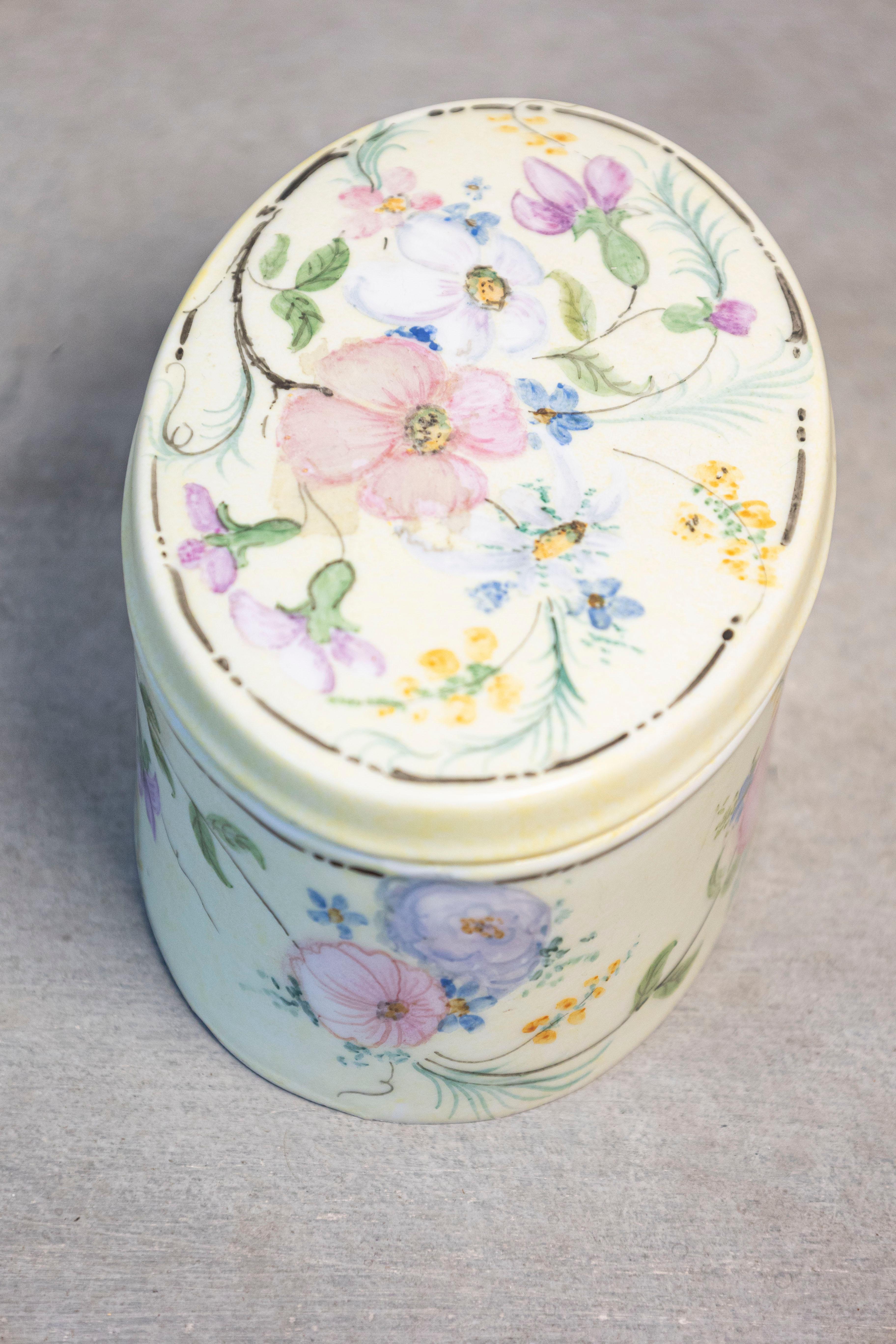 Porcellana Scatola ovale con coperchio in porcellana Rosenthal Bavaria 1920 con decori floreali in vendita