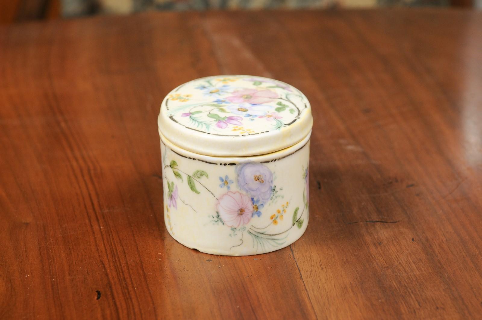 German Rosenthal Bavaria 1920s Oval Porcelain Lidded Box with Floral Décor For Sale 1