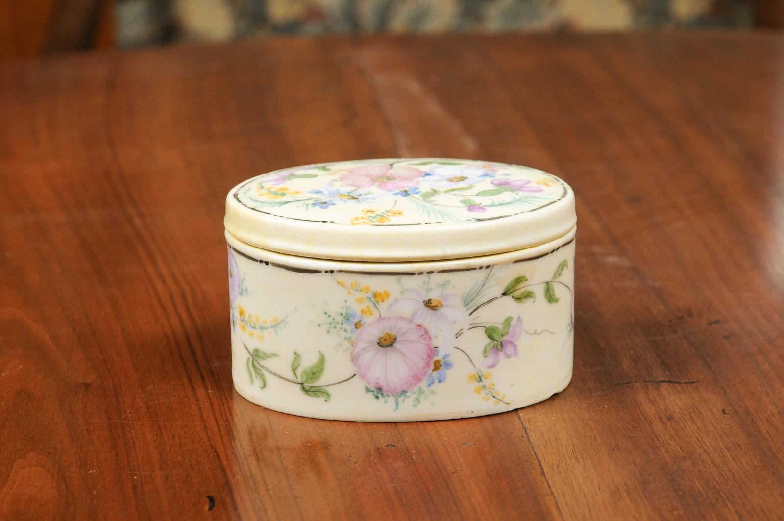 German Rosenthal Bavaria 1920s Oval Porcelain Lidded Box with Floral Décor For Sale 2