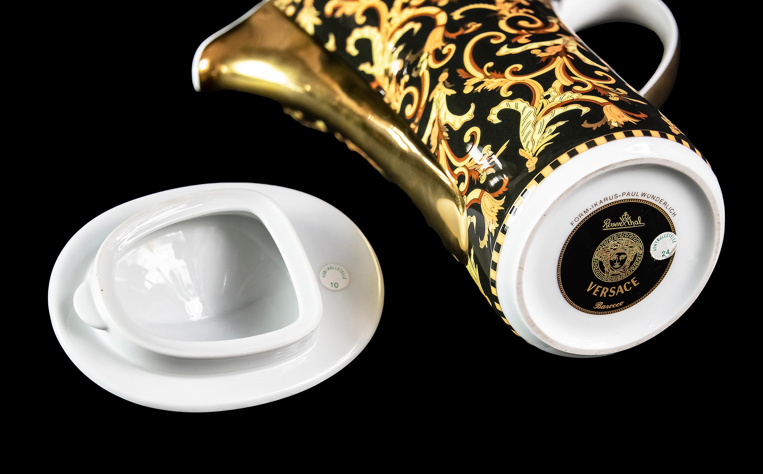 Deutsche Rosenthal Porzellan-Kaffeekanne Modell Barocco von Versace im Zustand „Hervorragend“ im Angebot in Vilnius, LT