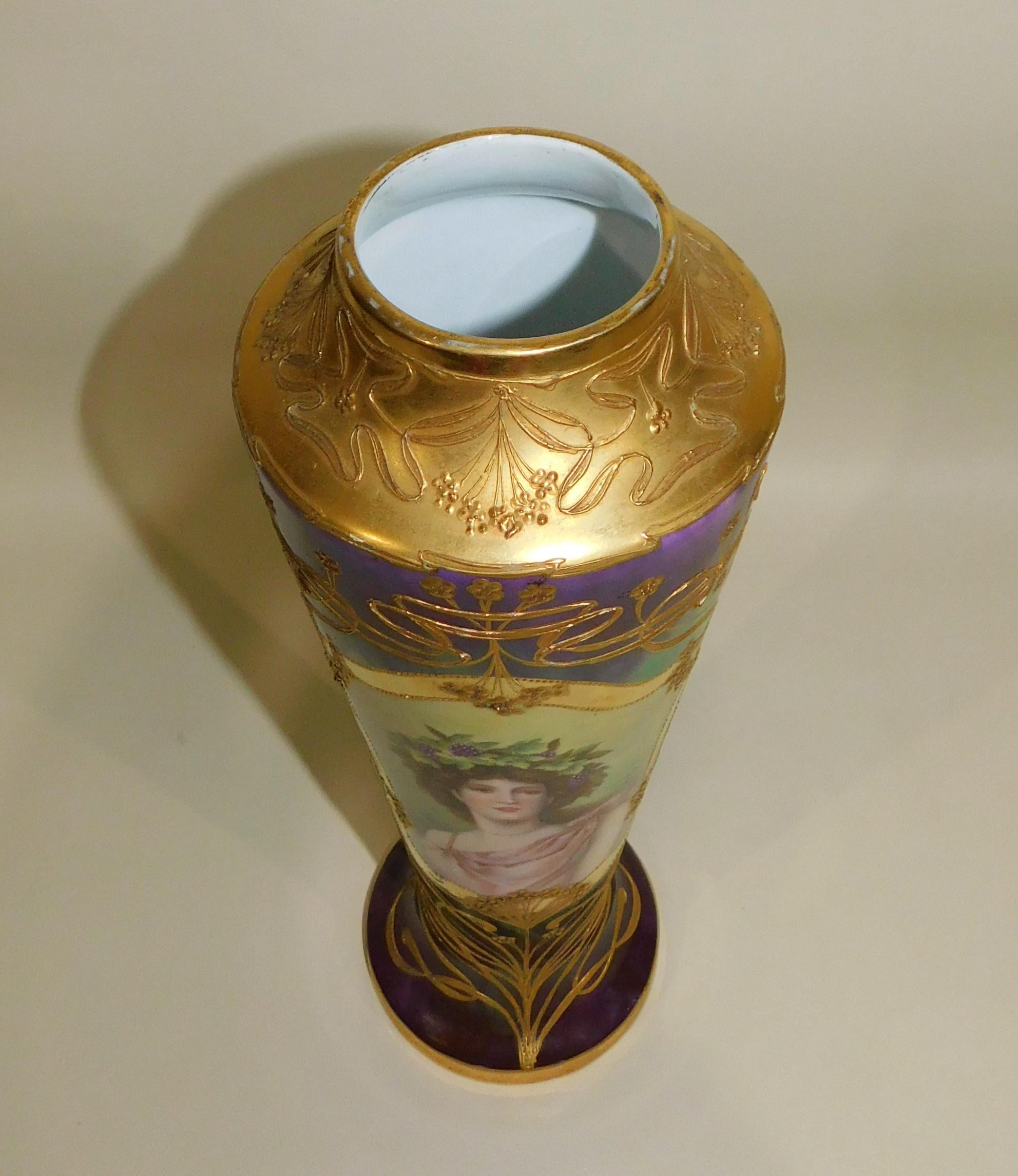 Deutsche Royal Vienna Art Nouveau-Porträtvase aus Porzellan mit Goldvergoldung im Angebot 7
