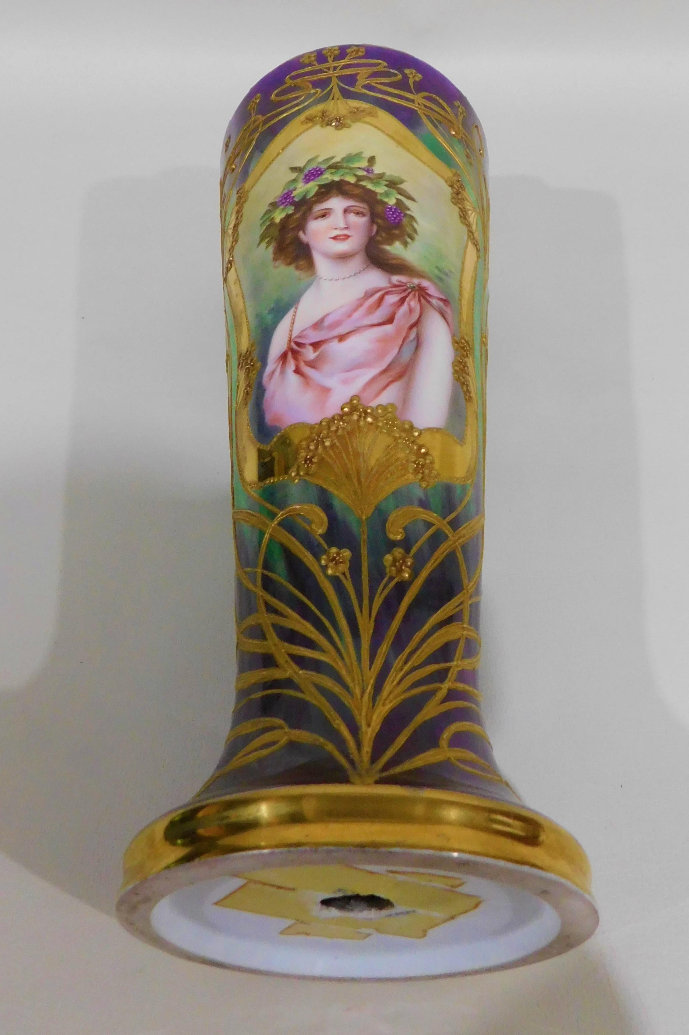 Vase portrait royal viennois Art nouveau en porcelaine dorée en vente 9