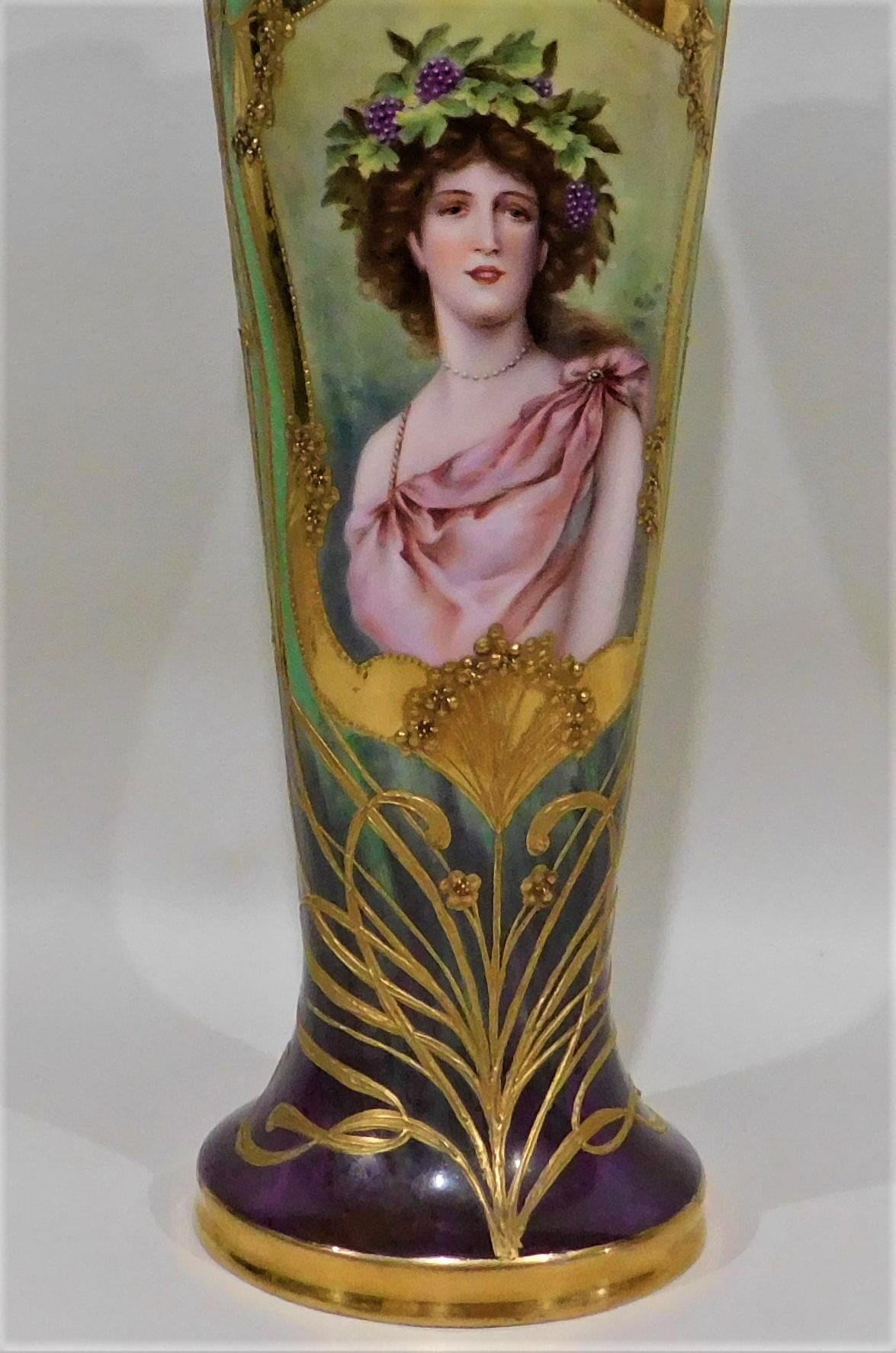 XIXe siècle Vase portrait royal viennois Art nouveau en porcelaine dorée en vente