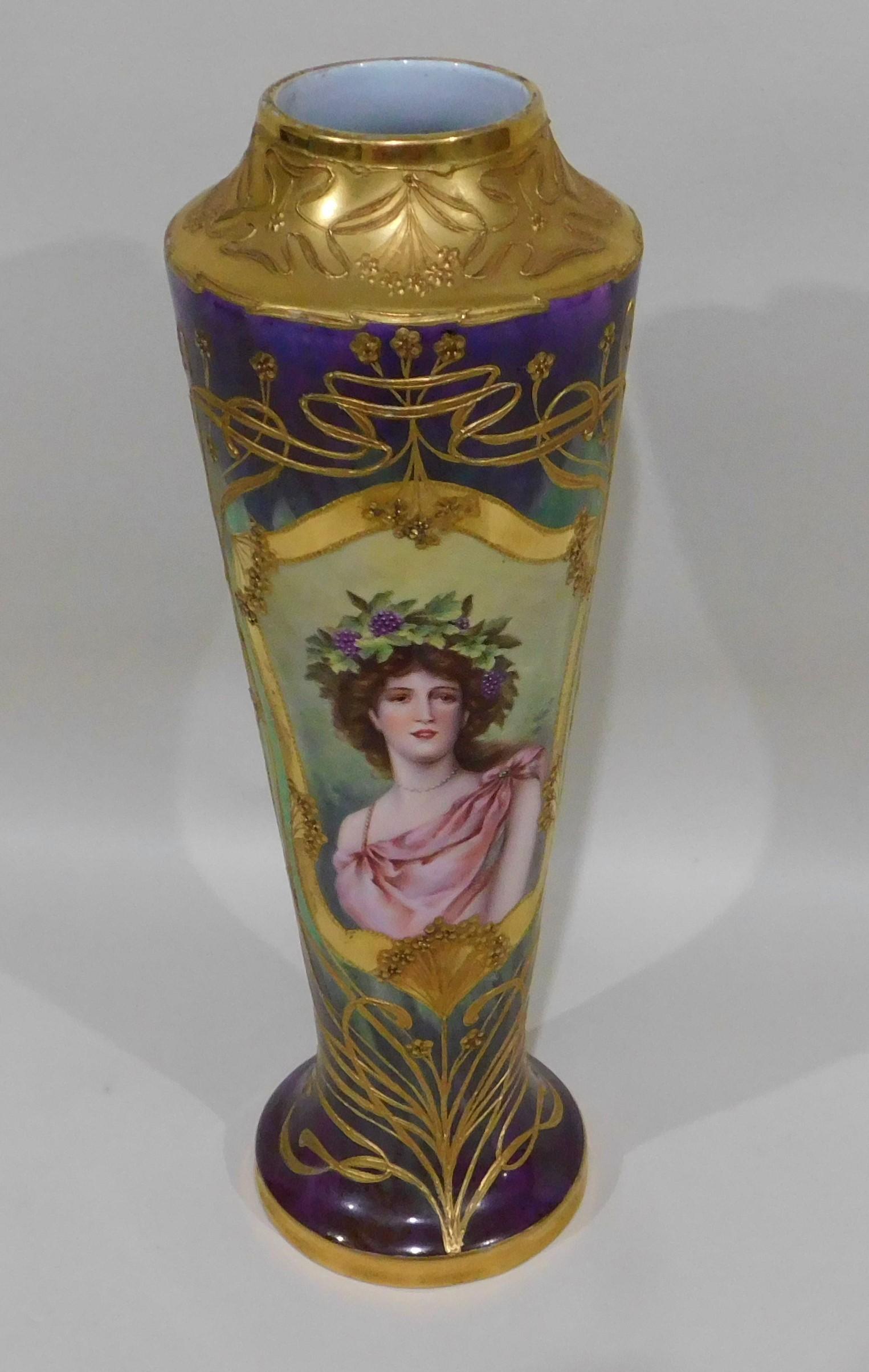 German Royal Vienna Art Nouveau Portrait Vase Porcelain Gold Gilding In Good Condition For Sale In Hamilton, Ontario