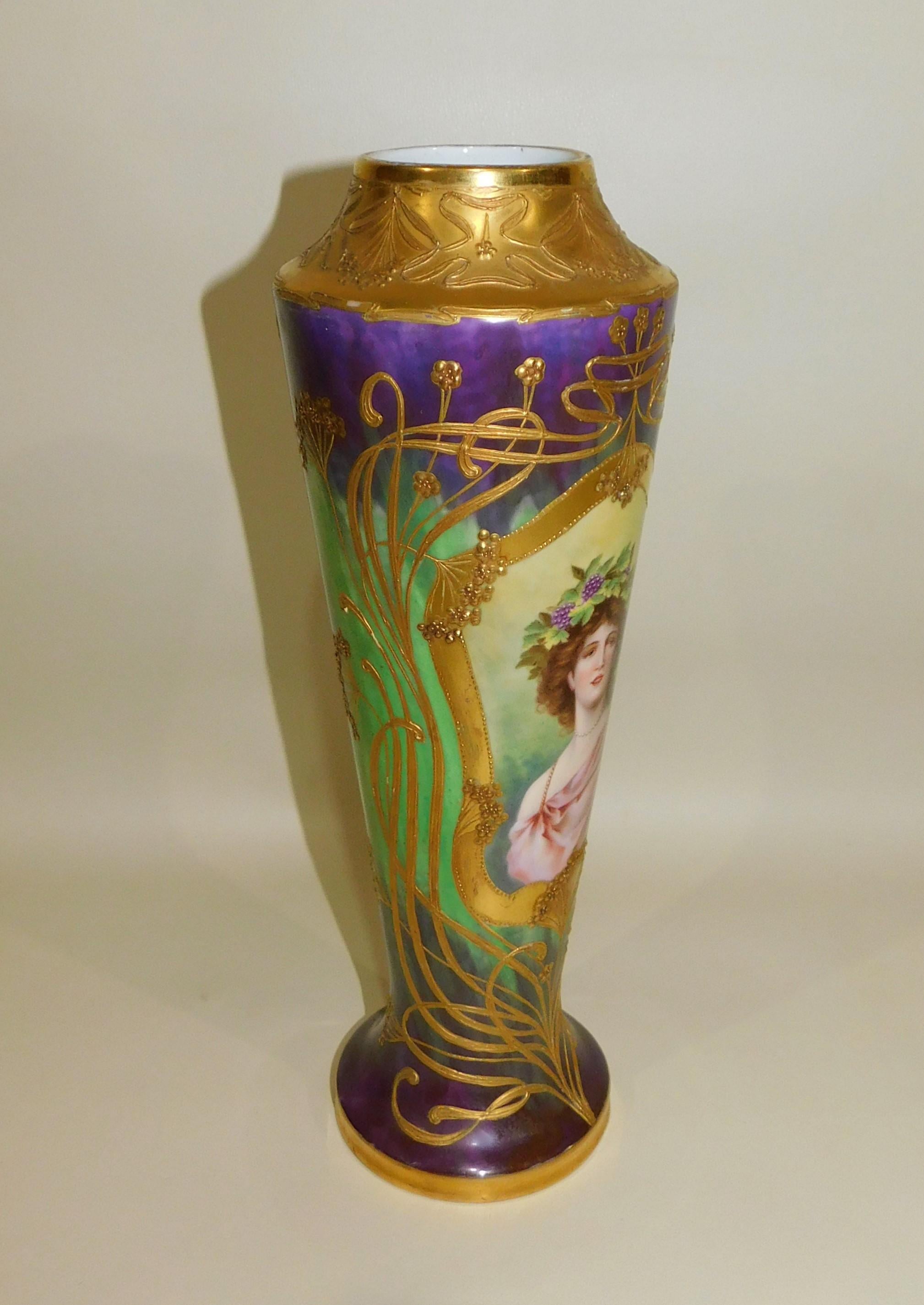 Vase portrait royal viennois Art nouveau en porcelaine dorée en vente 3