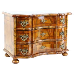 Commode ou coffre à tiroirs en placage de noyer de style baroque Saxonien allemand