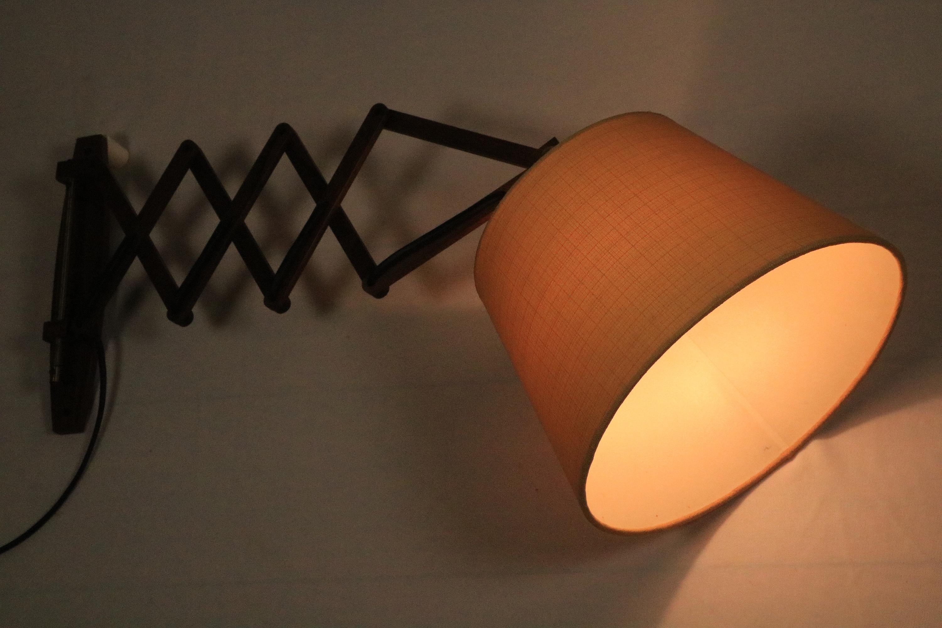 German Scissor Wall Light, Wood,  Fabric Lampshade 1970s In Good Condition For Sale In Berlin, BE