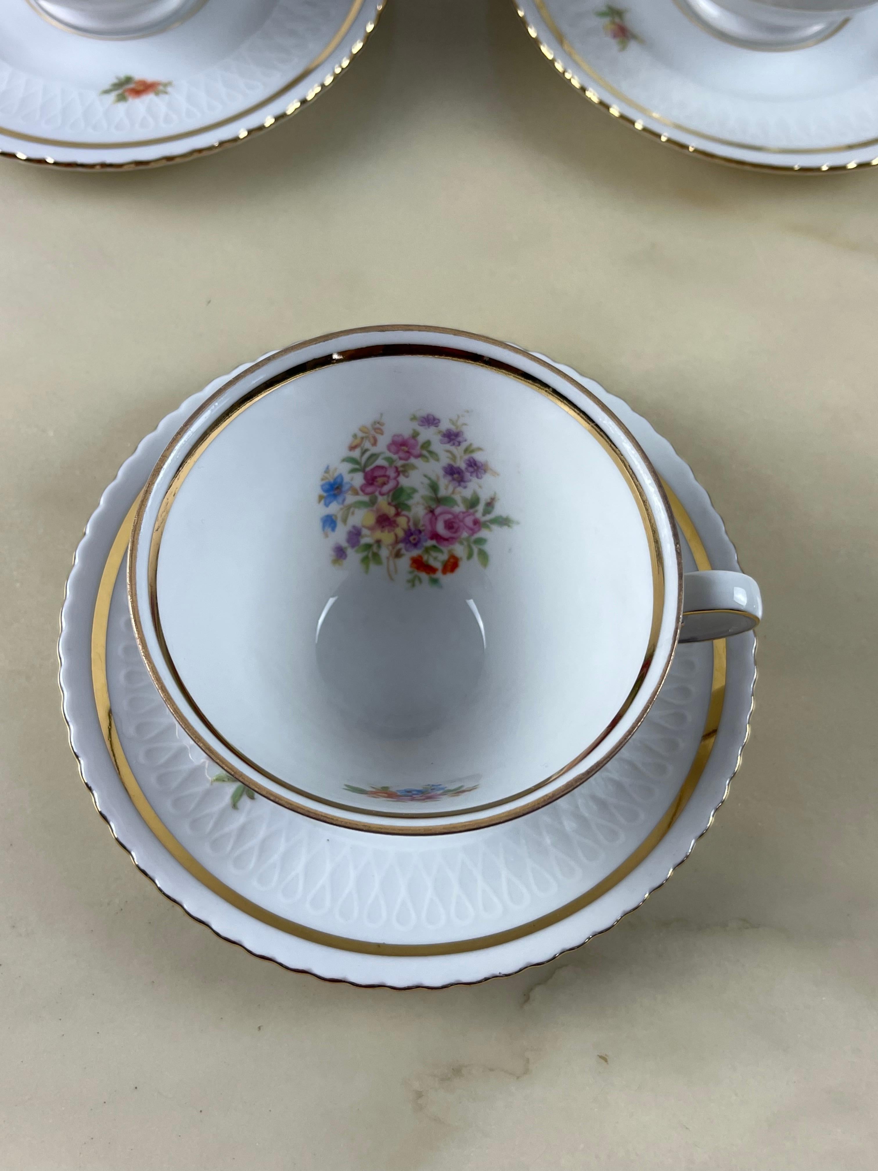 Seltmann Weiden porcelain tea set, Germany, 1960s.
Consisting of six cups with their saucers, a teapot, a sugar bowl and a milk jug.
Intact, it shows imperceptible signs of aging.