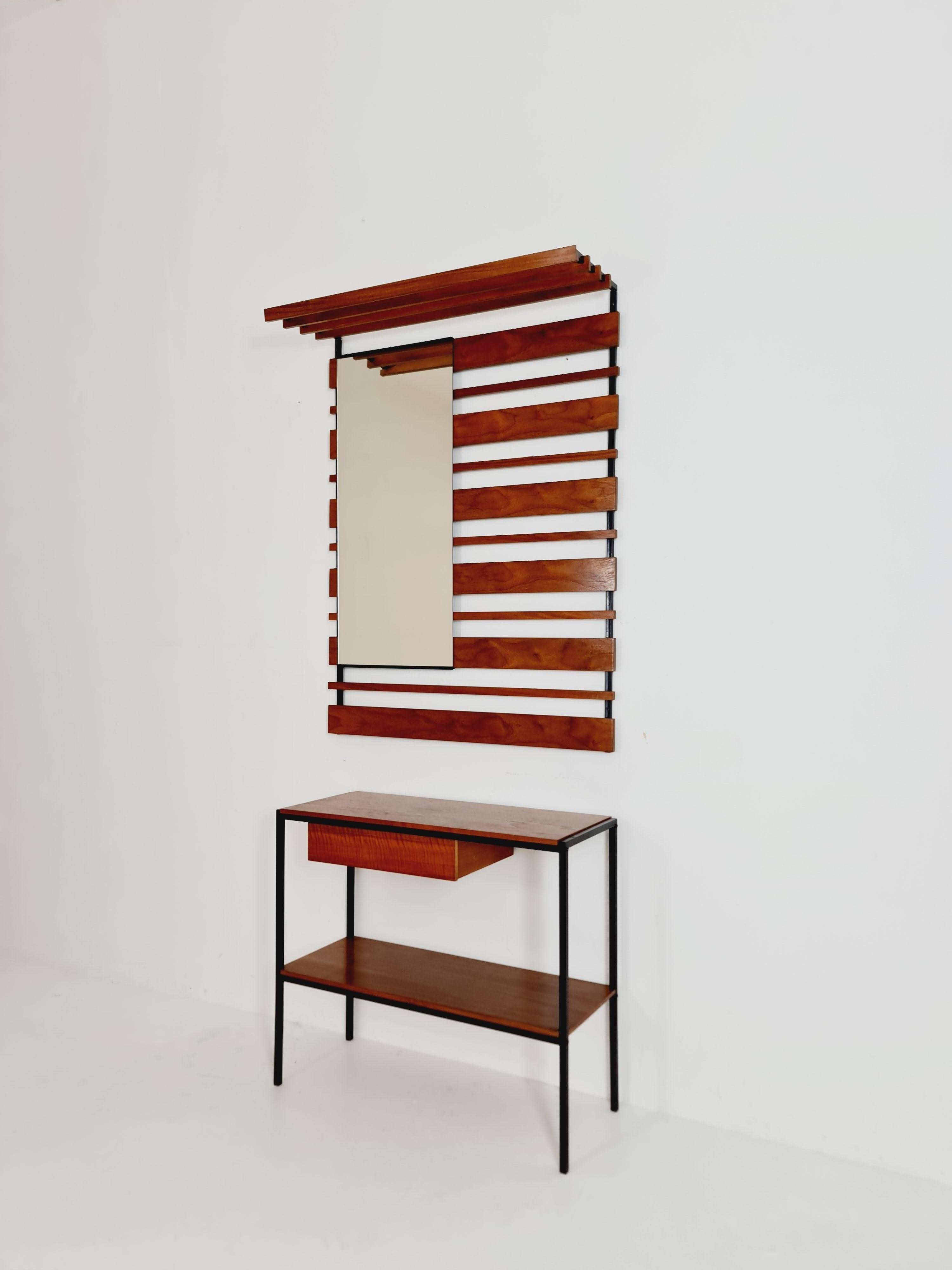 Germany Mid Century  Set coat rack/ hallway wall wardrobe/  With Mirorr, Flor Cabinet  1960s

Germany Rockabilly Beautiful and well-preserved teak  coat rack from the 1960s, with Floor sideboard 

Very good vintage condition, signs of wear