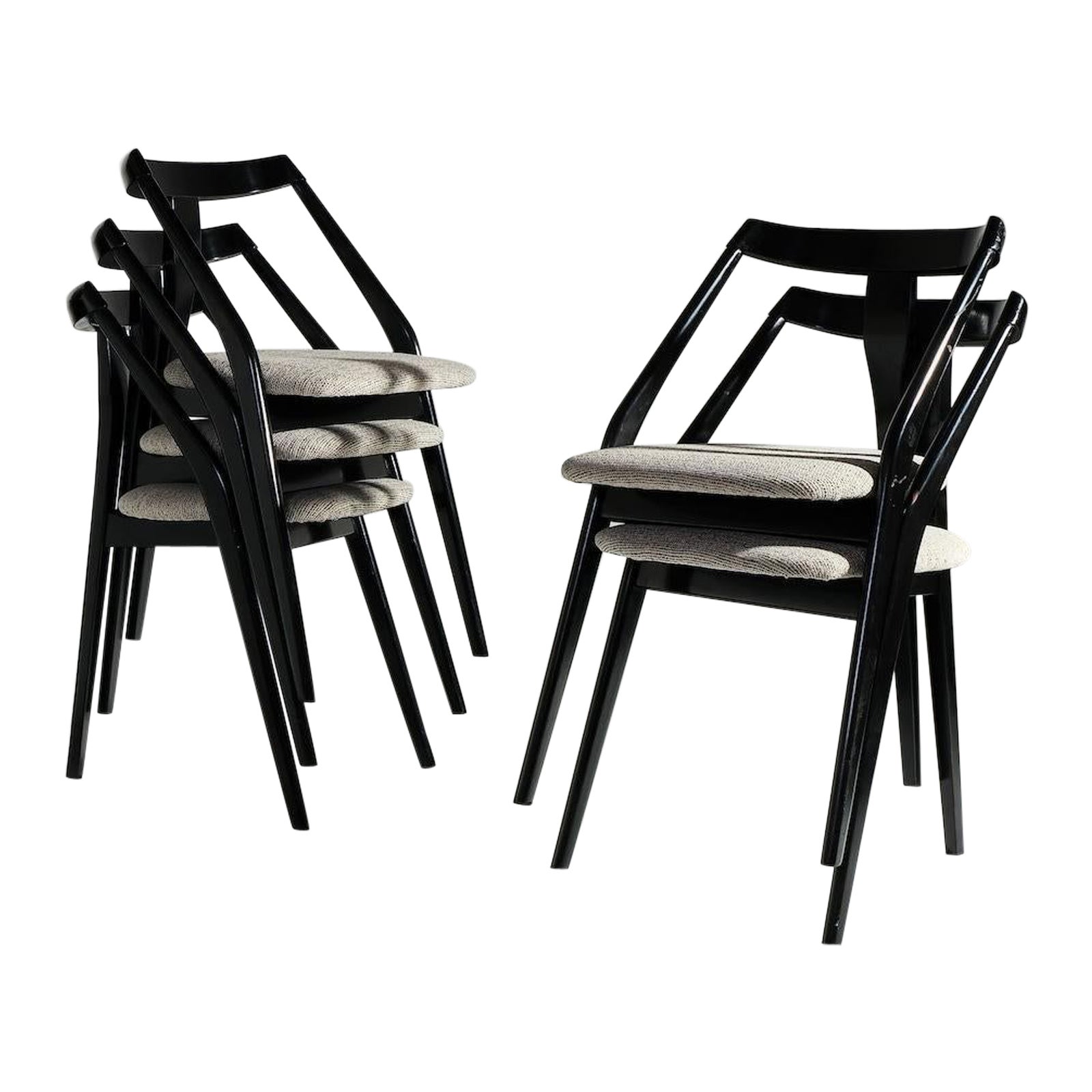 Ensemble de cinq chaises de salle à manger empilables allemandes