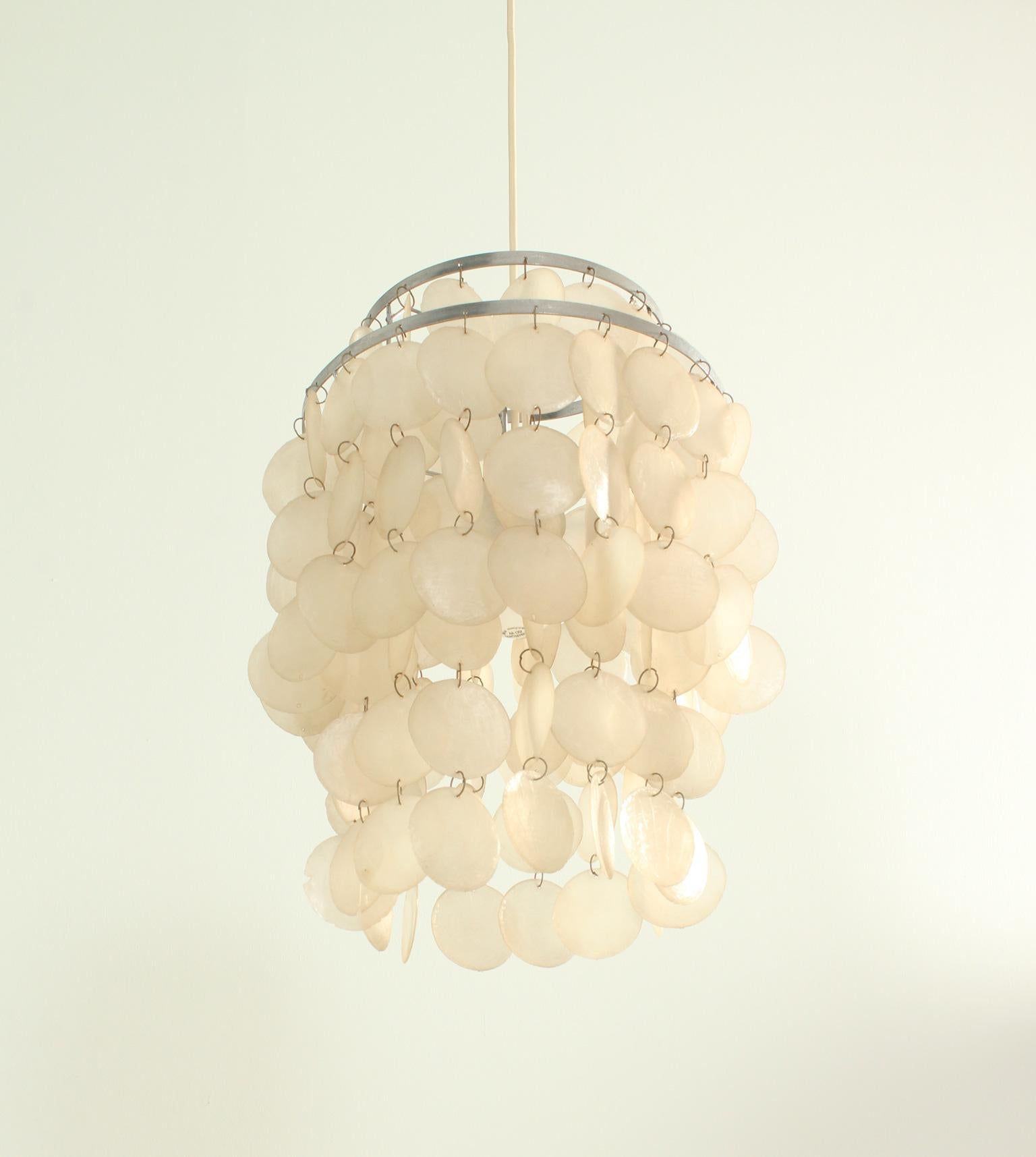 German Shell Lamp from 1970's In Good Condition For Sale In Barcelona, ES