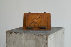 PortaCartas de Arte Popular 'Pastor Alemán' con Perro en Madera Mediados del Siglo XX