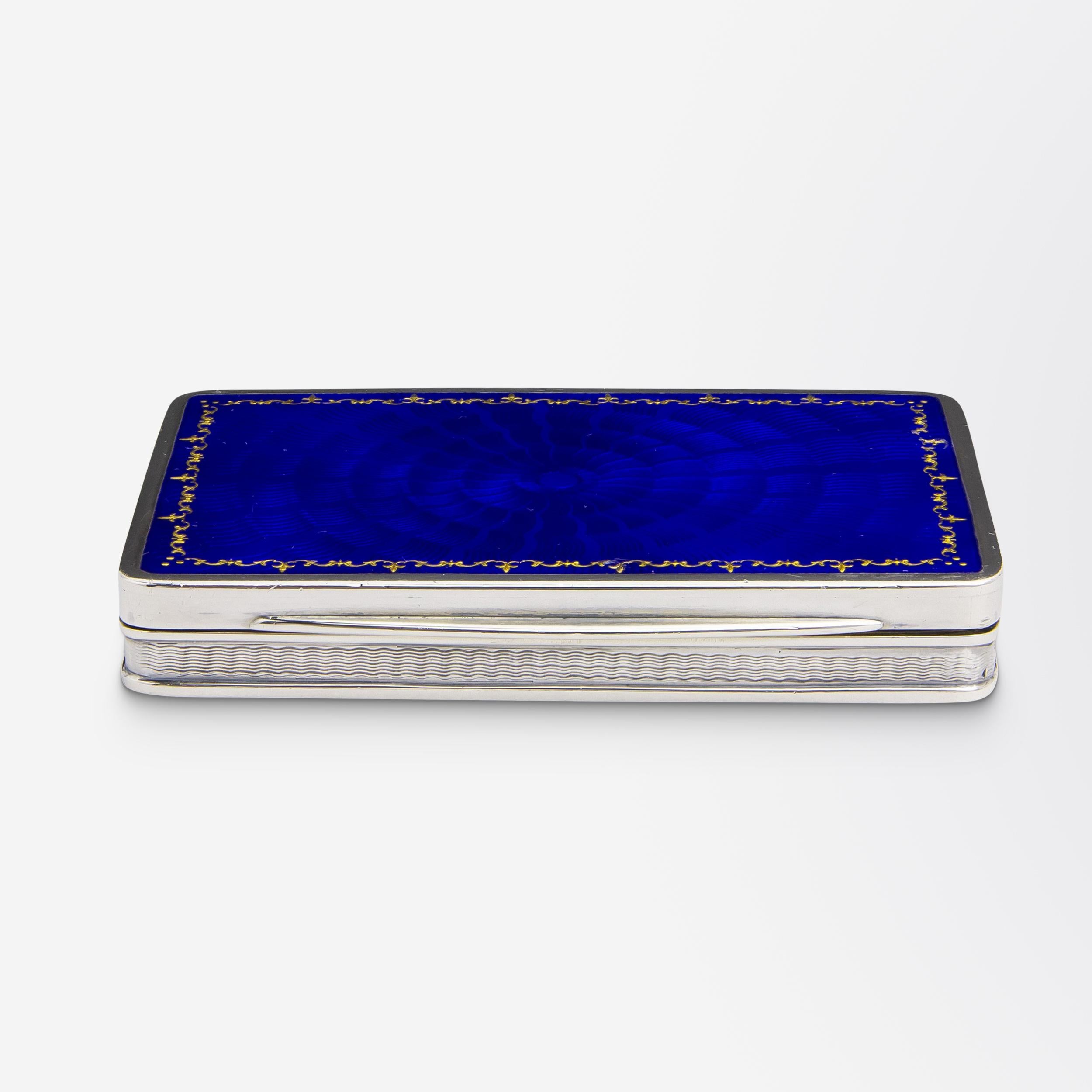 Art déco Tabatière allemande en argent et émail bleu de Louis Kuppenheim en vente
