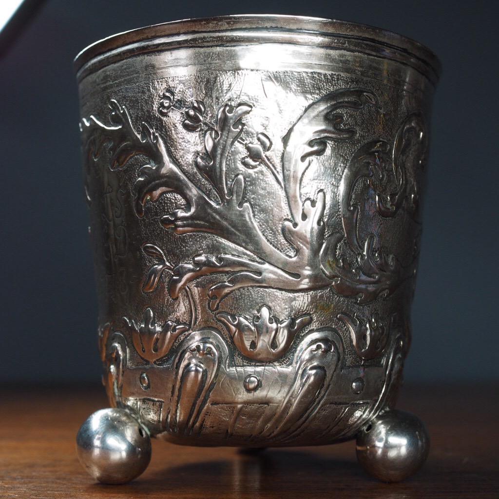 German Silver Beaker, Embossed Scrolls, circa 1710 In Good Condition For Sale In Geelong, Victoria