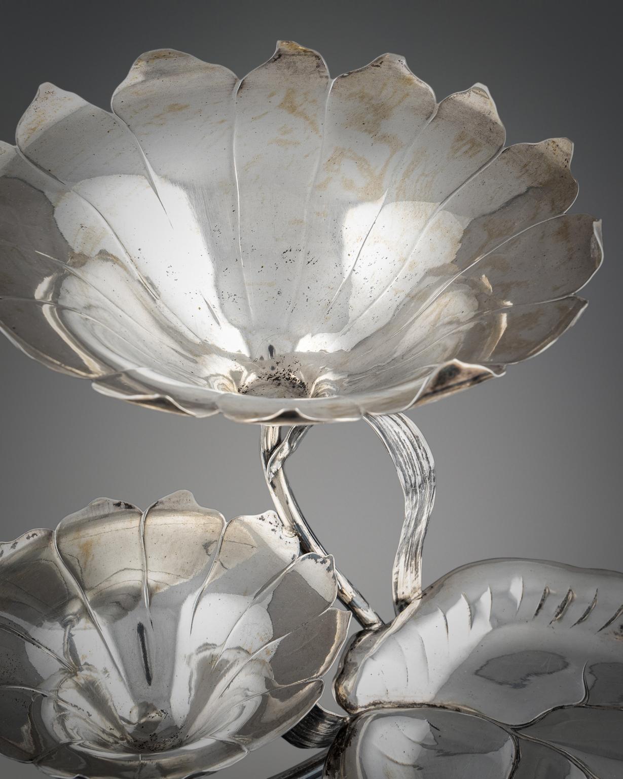 Début du 20ème siècle Centre d'Epergne en argent allemand en forme de fleur en vente