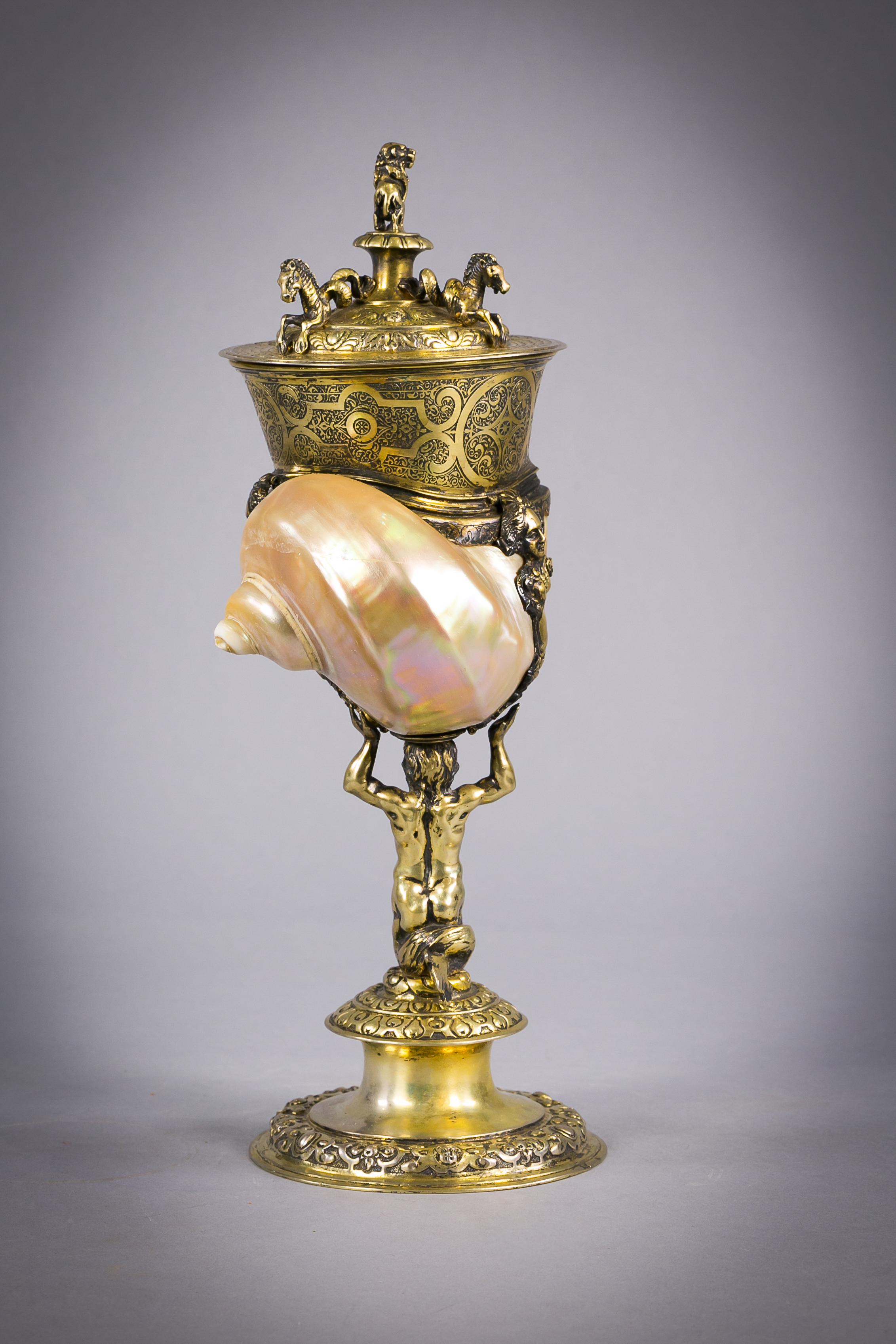 Deutscher Nautilusbecher aus vergoldetem deutschem Silber mit Muscheldeckel, um 1880 (Österreichisch) im Angebot