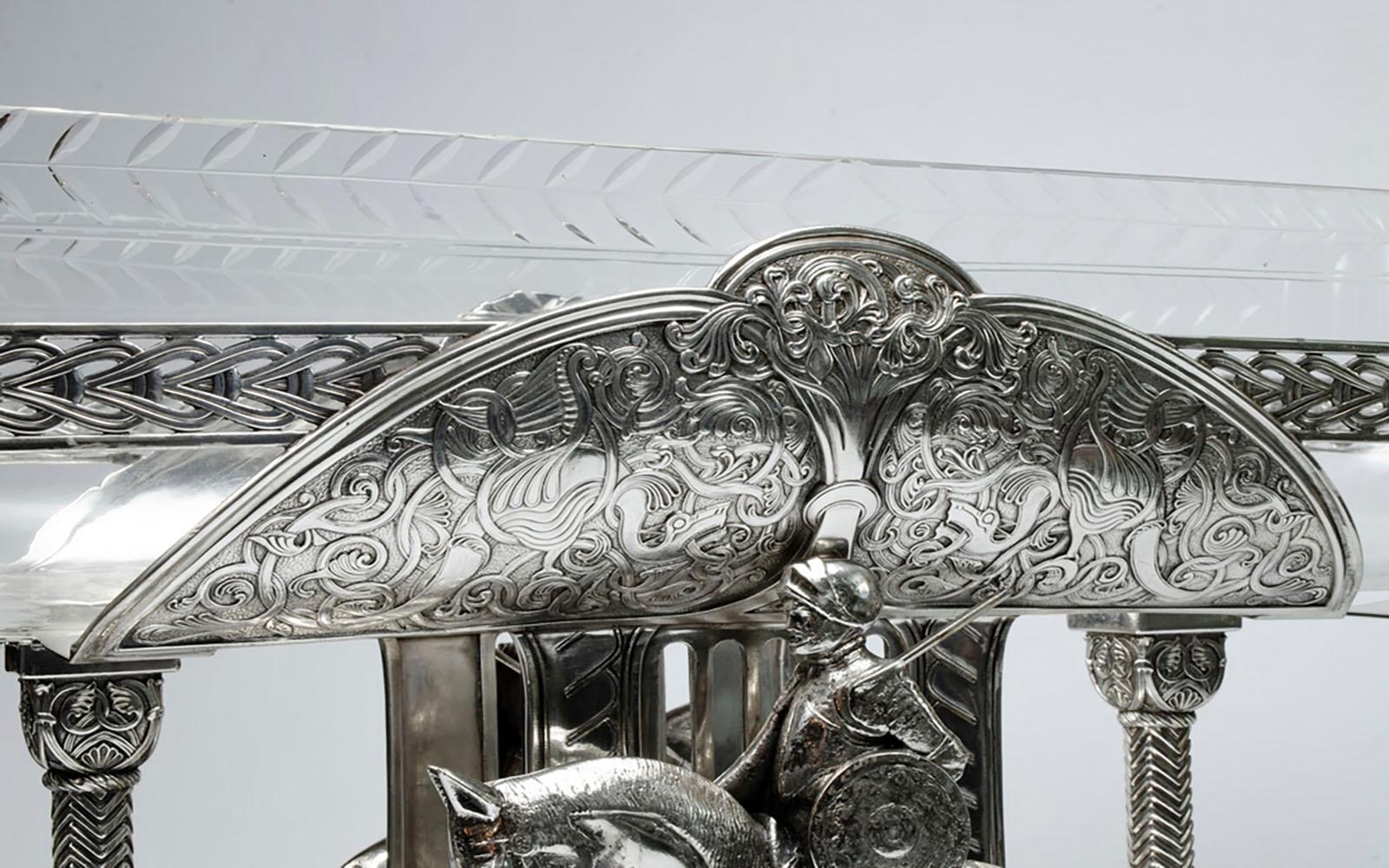 German silver metal centerpiece, art nouveau Gothic style In Good Condition For Sale In Autonomous City Buenos Aires, CABA