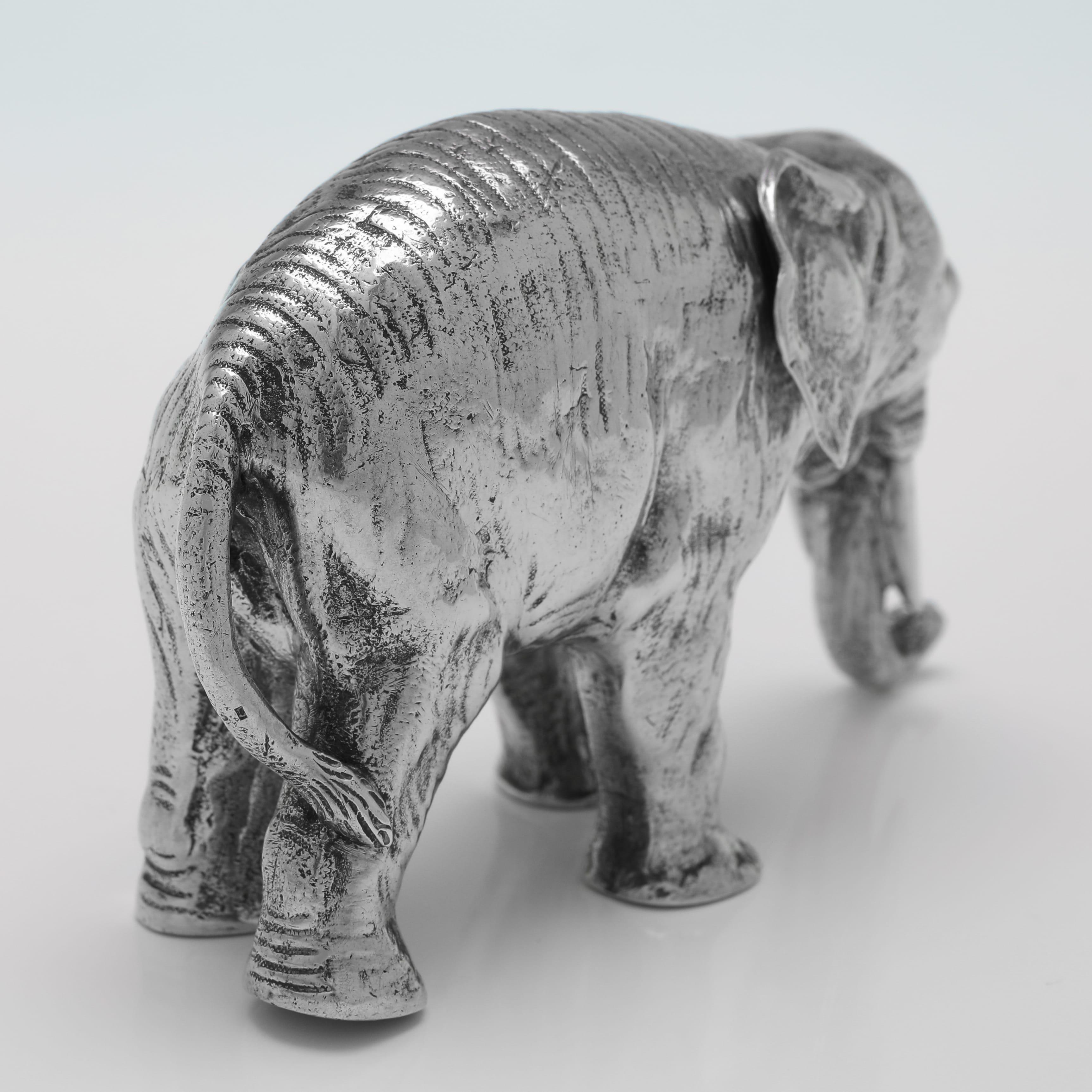 Tedesco Modello tedesco in argento di un elefante realizzato da P.Oberlander c.1920 in vendita