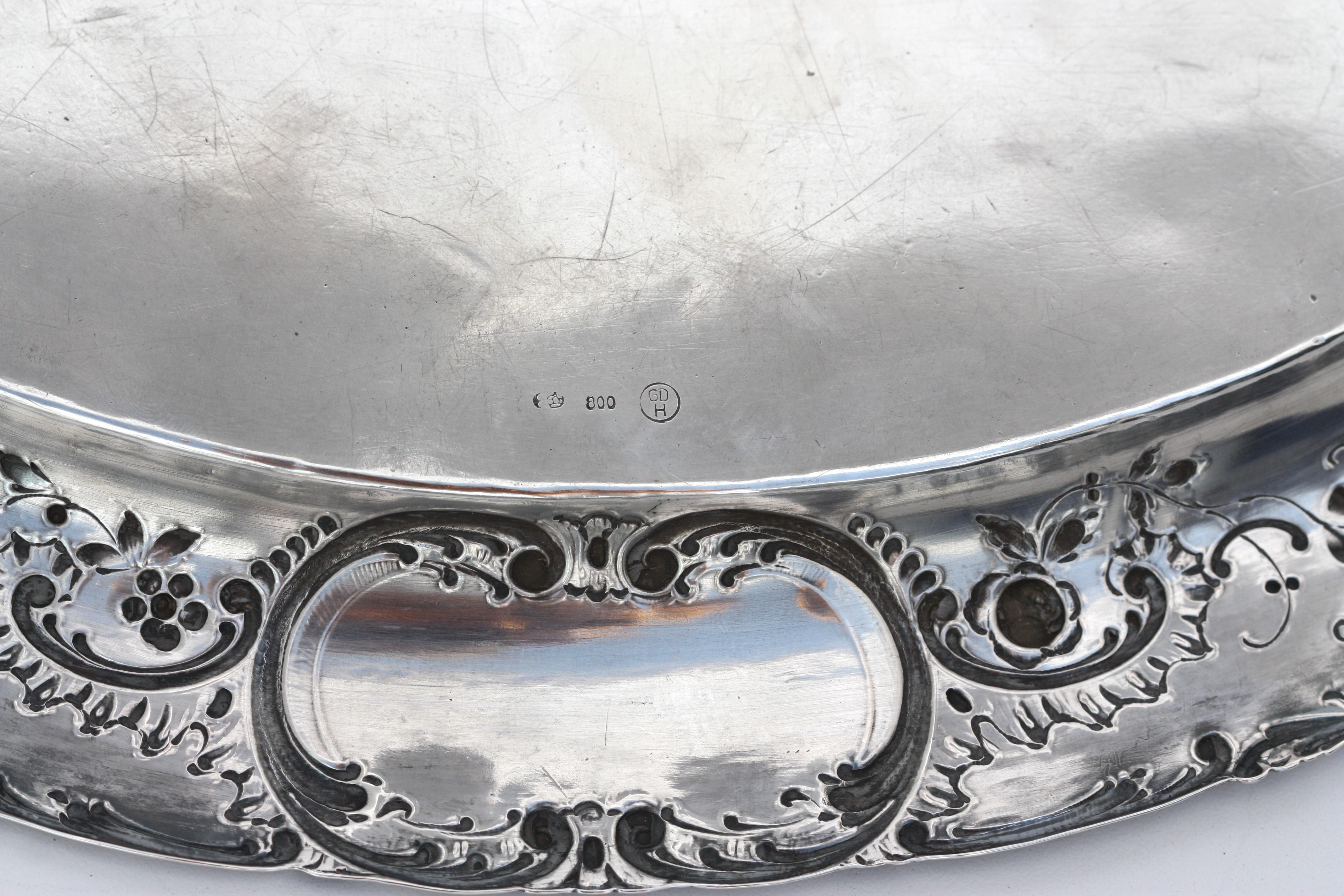 Ovales Tablett aus Neusilber (Silber) im Angebot
