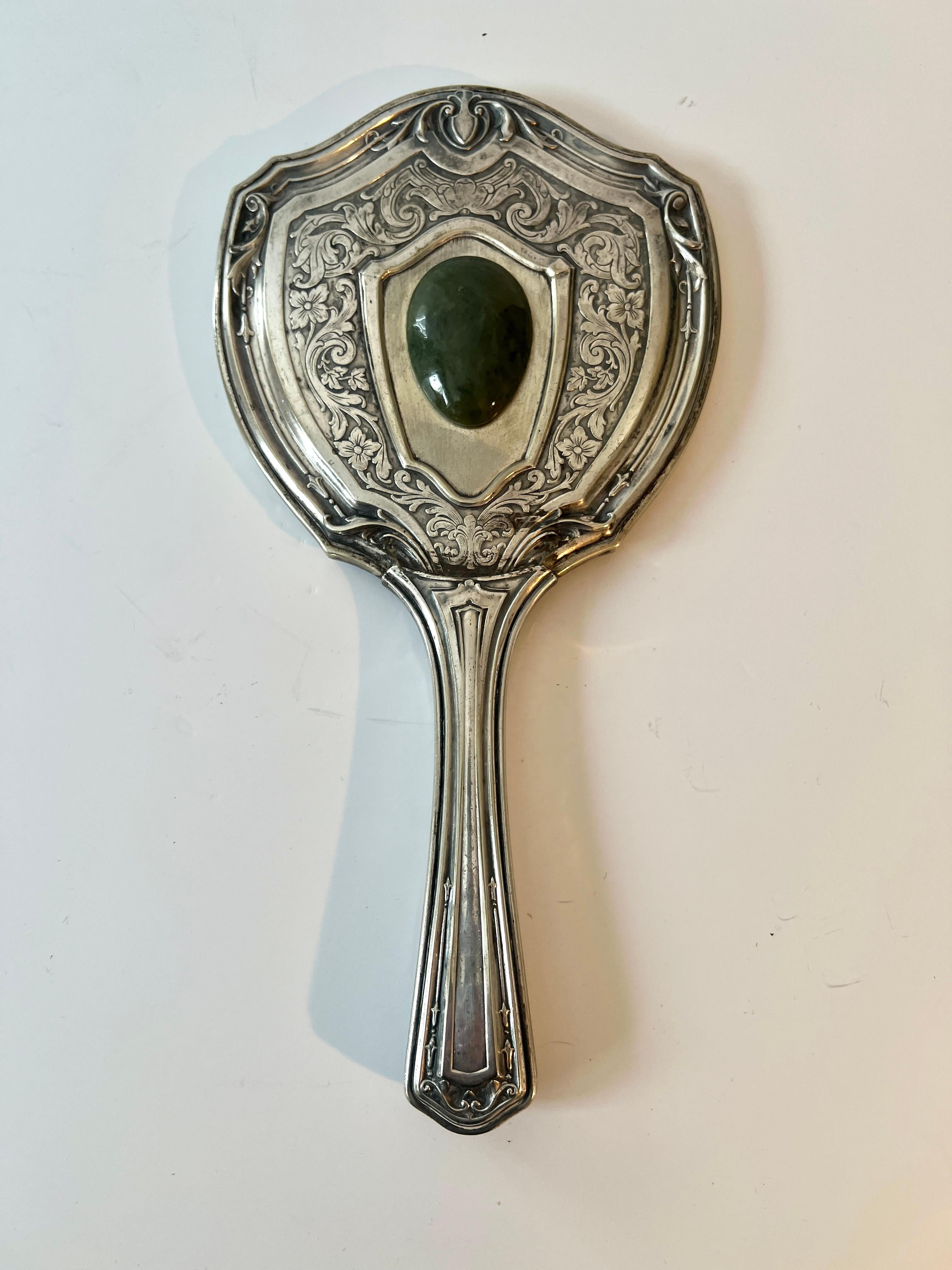 XX secolo Specchio a mano vittoriano in argento tedesco con dettagli in giada in vendita