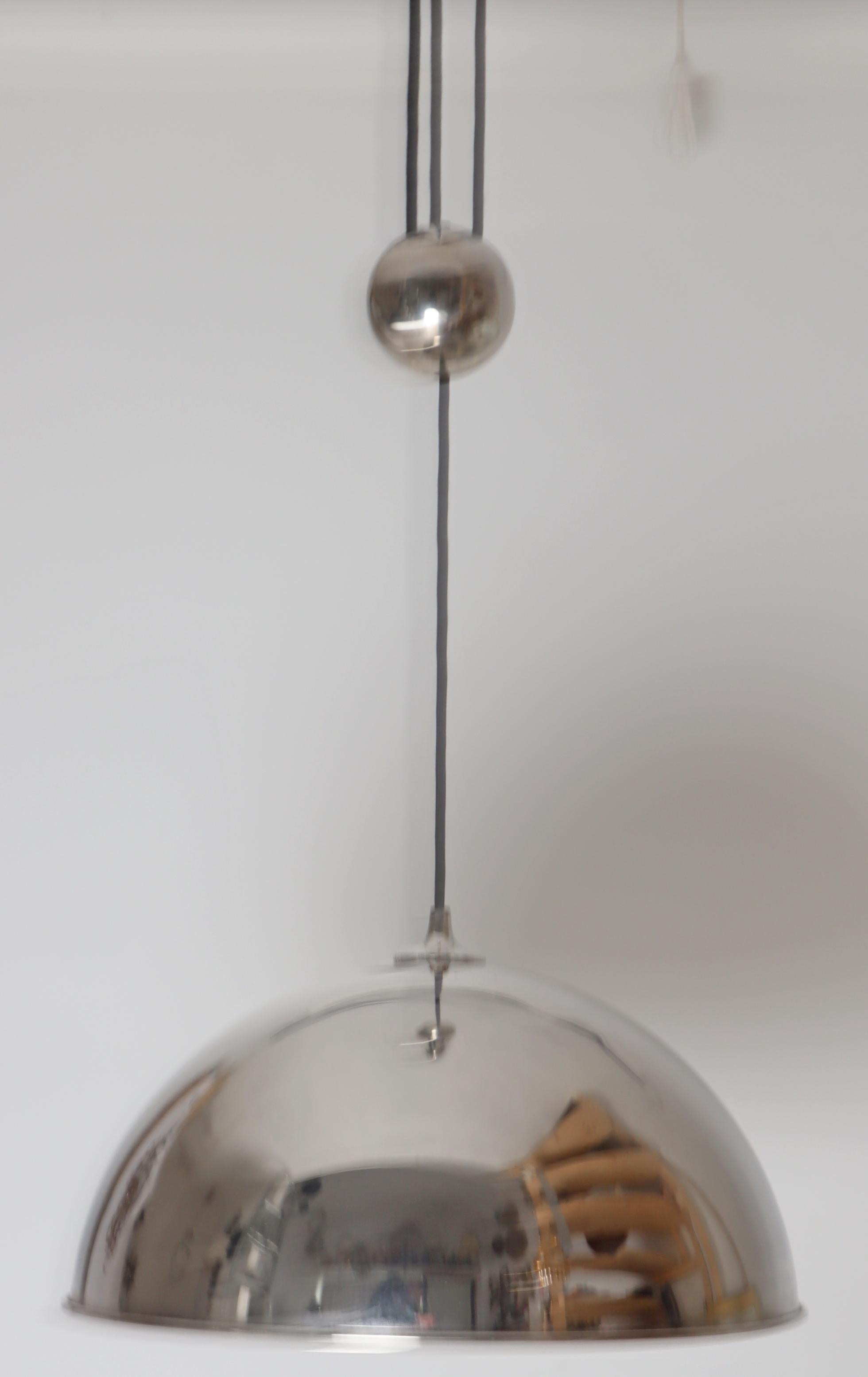 Ciondolo da soffitto tedesco Solan in nichel con contrappeso di Florian Schulz, anni '70 in vendita 2