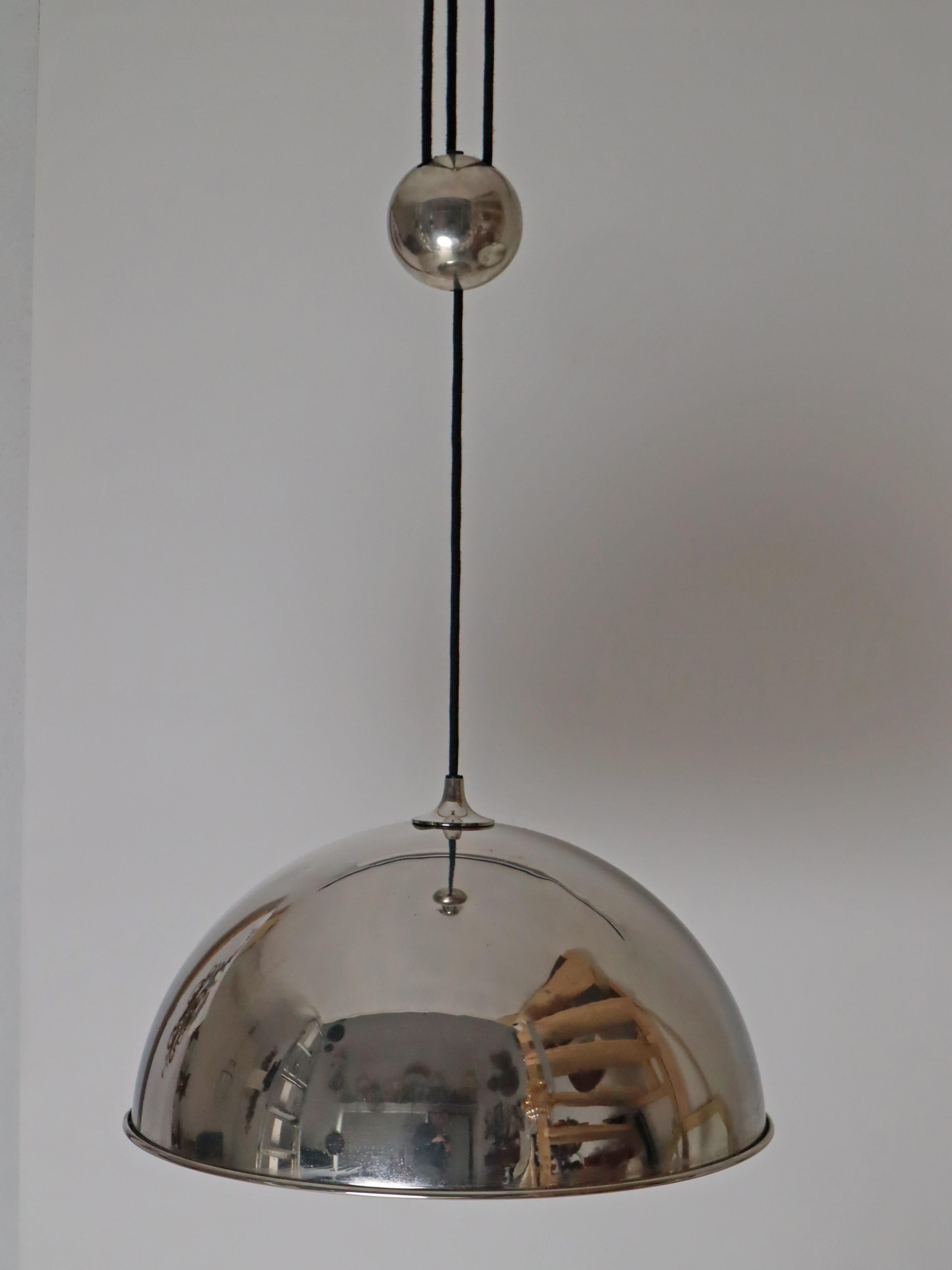 Ciondolo da soffitto tedesco Solan in nichel con contrappeso di Florian Schulz, anni '70 in vendita 3
