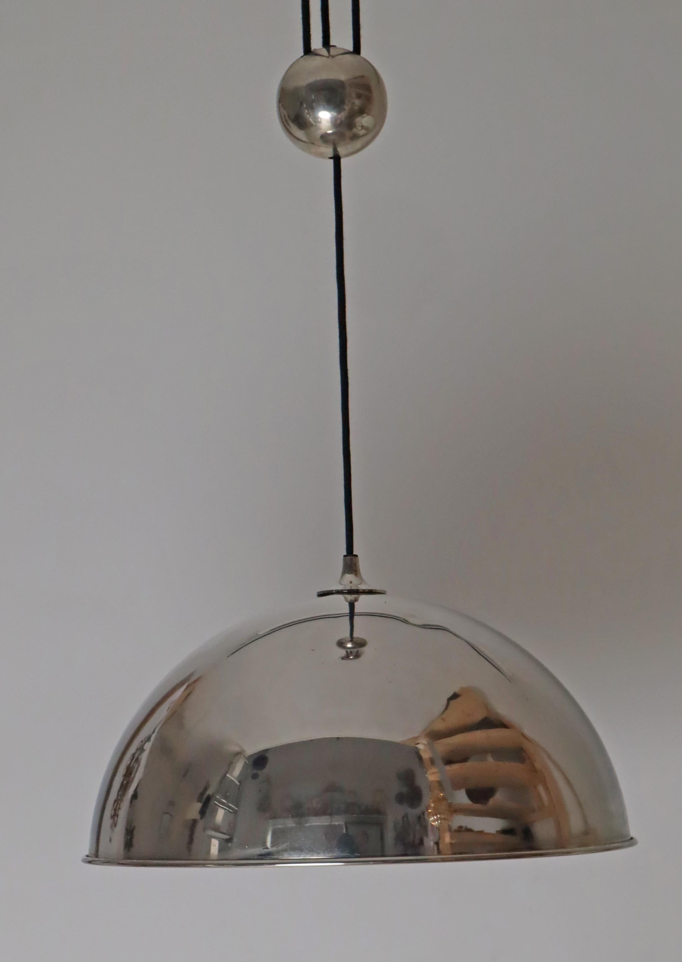 Ciondolo da soffitto tedesco Solan in nichel con contrappeso di Florian Schulz, anni '70 in vendita 4