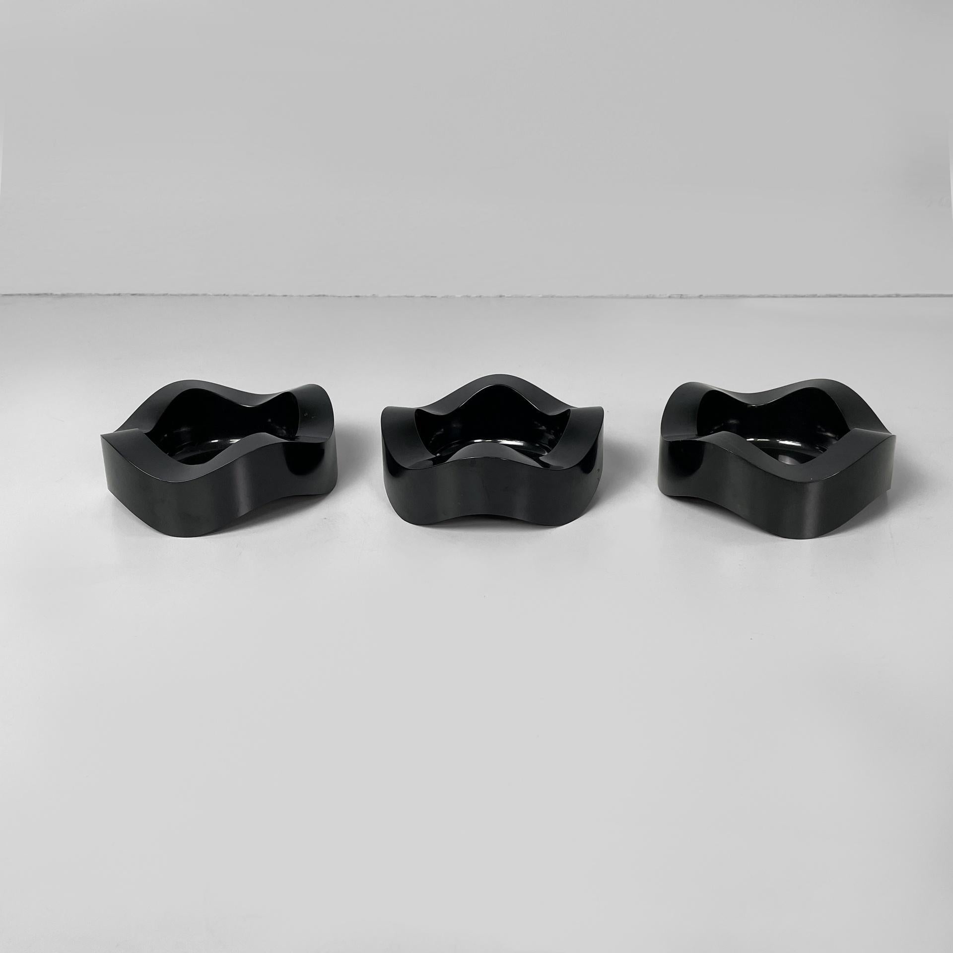 German Space Age black plastic ashtrays by Walter Zeischegg for Helit, 1970s In Good Condition For Sale In MIlano, IT