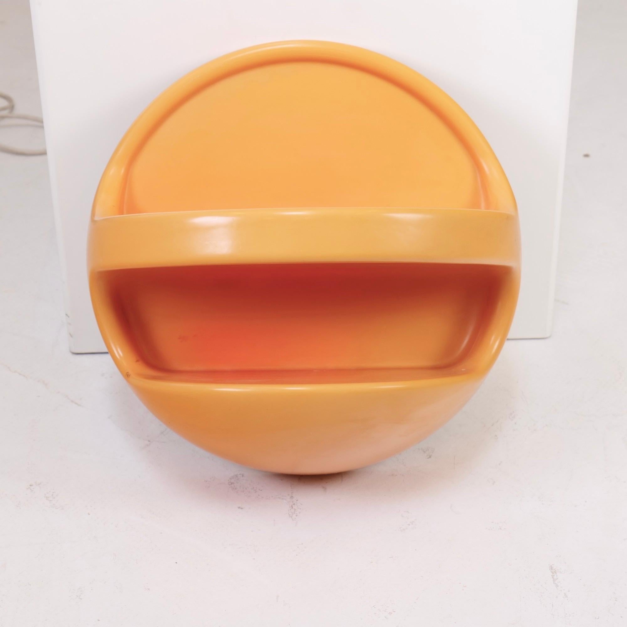 Plastic wall shelf by Gerd Lange for Ilse Möbel

1970s' - Germany

good condition with patina and minor fading, without breaks or cracks.