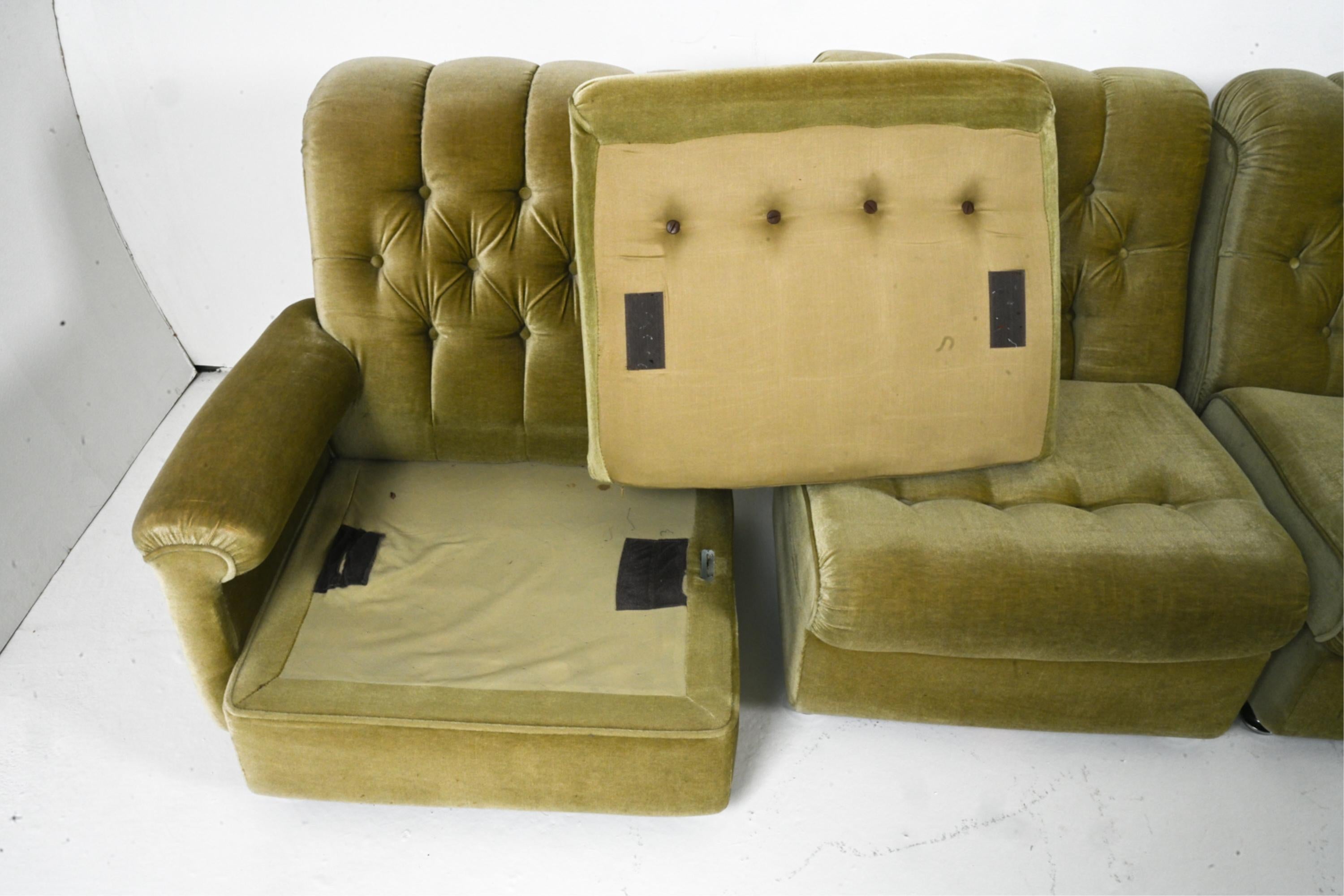 Canapé et pouf sectionnels modulaires allemands de l'ère spatiale en mohair vert, vers 1970 en vente 3
