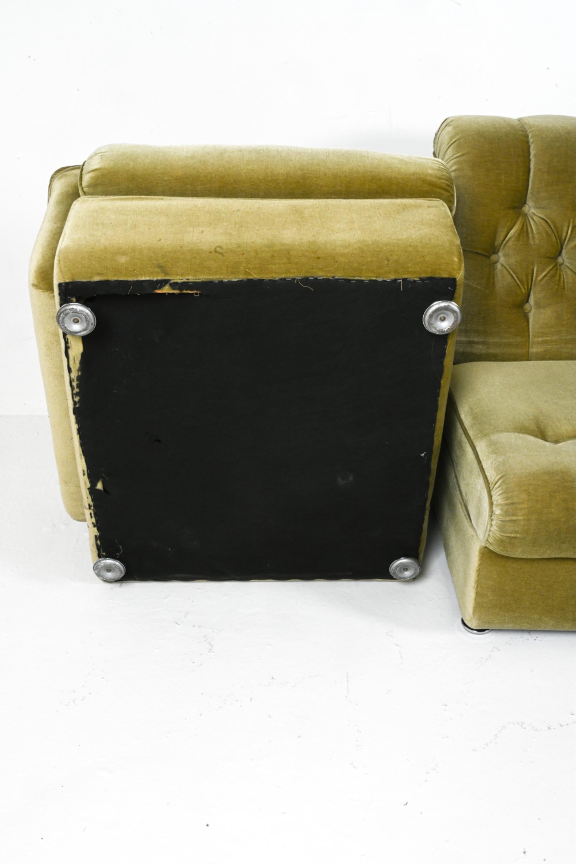 Canapé et pouf sectionnels modulaires allemands de l'ère spatiale en mohair vert, vers 1970 en vente 4
