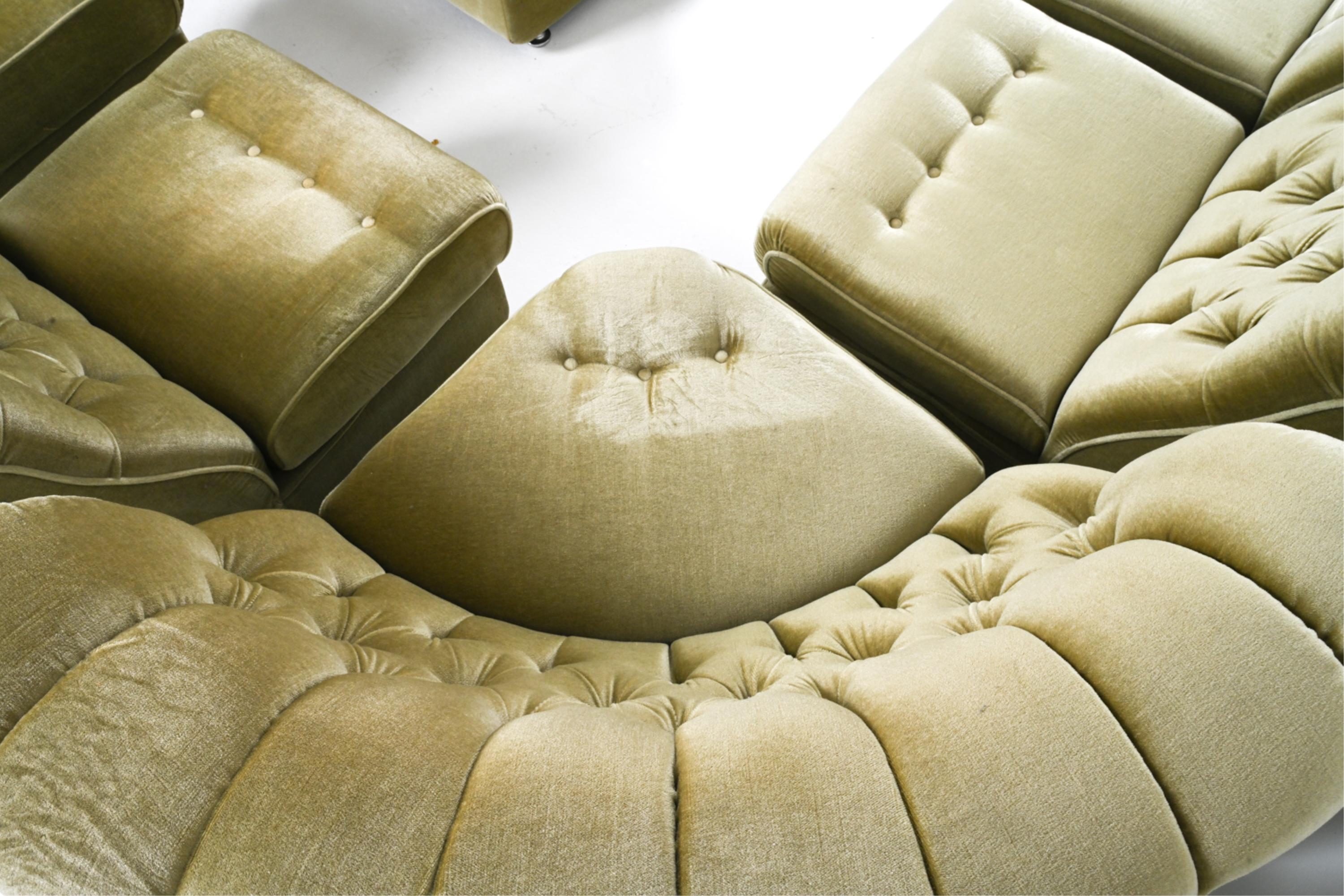 Canapé et pouf sectionnels modulaires allemands de l'ère spatiale en mohair vert, vers 1970 en vente 6