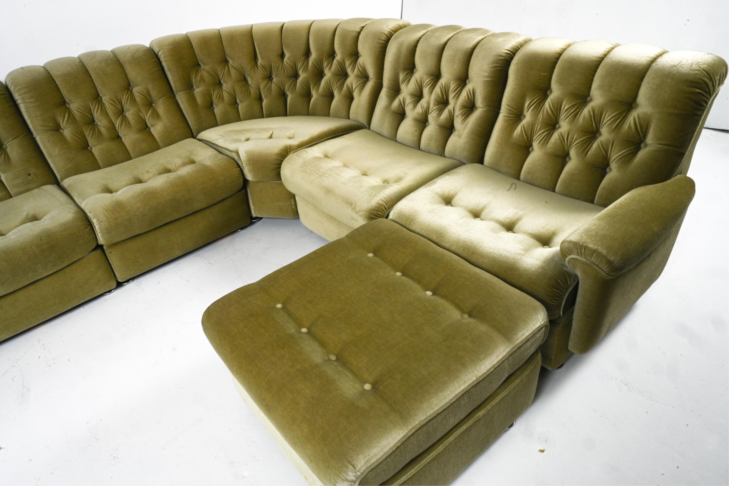 Ère spatiale Canapé et pouf sectionnels modulaires allemands de l'ère spatiale en mohair vert, vers 1970 en vente