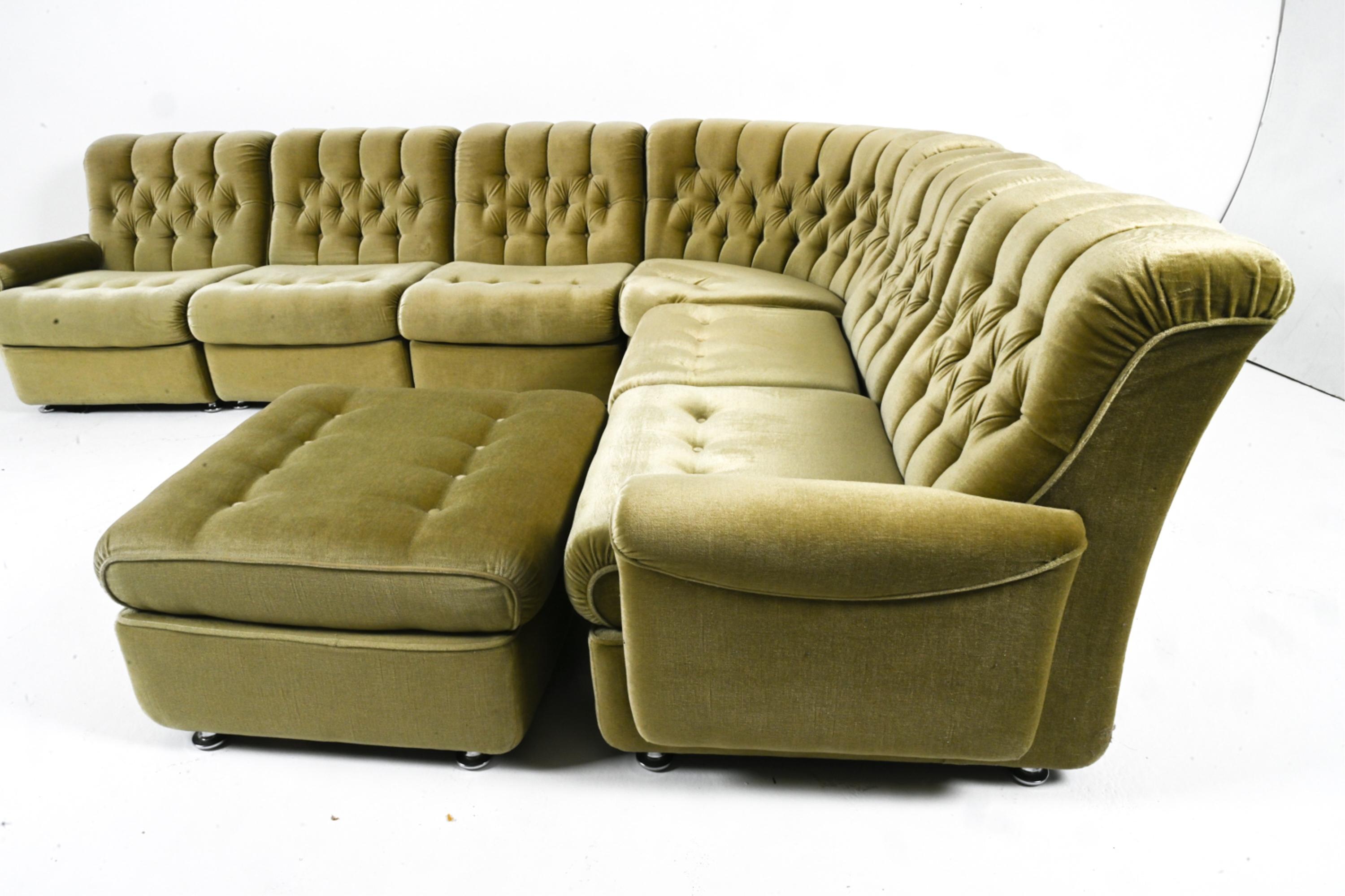 20ième siècle Canapé et pouf sectionnels modulaires allemands de l'ère spatiale en mohair vert, vers 1970 en vente