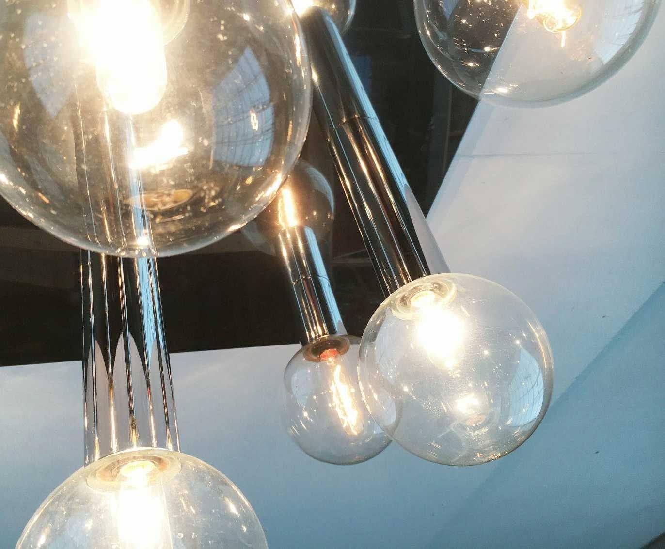 Raro pezzo di ricambio per i progetti di illuminazione della designer giapponese Motoko Ishii per il produttore tedesco Staff Leuchten.

Chiunque si interessi di design conosce gli impressionanti progetti di illuminazione di Motoko Ishii. Le luci a