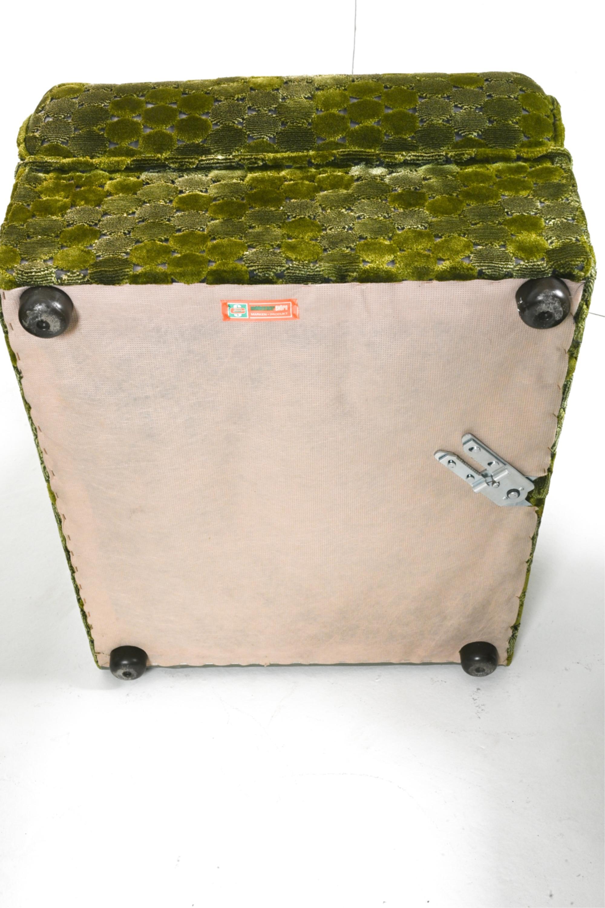 Canapé d'angle sectionnel allemand de l'ère spatiale en velours coupé en nid d'abeille en vente 8
