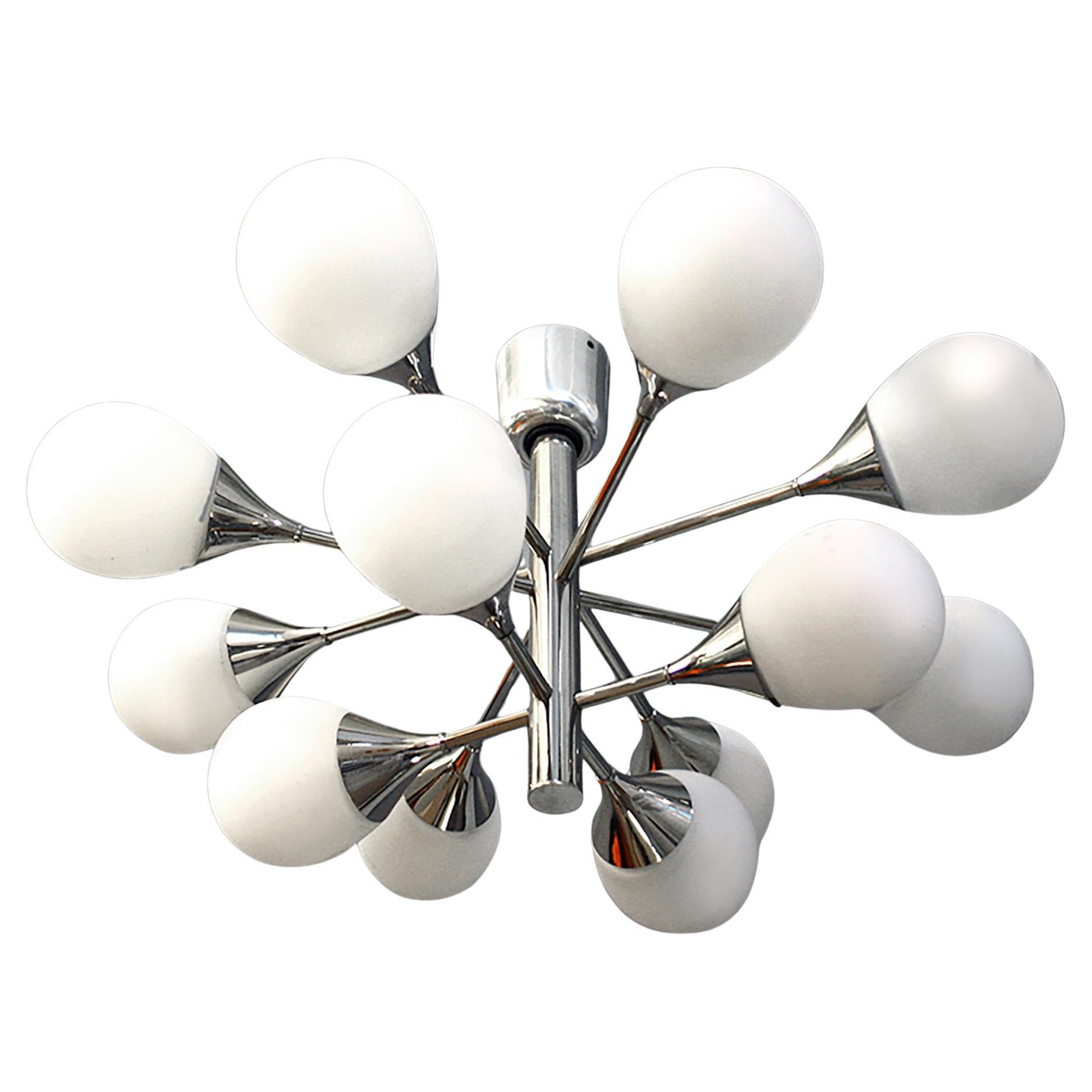 Lampadario tedesco Sputnik a incasso con globi di vetro bianco e cromo di Kaiser 1970 in vendita