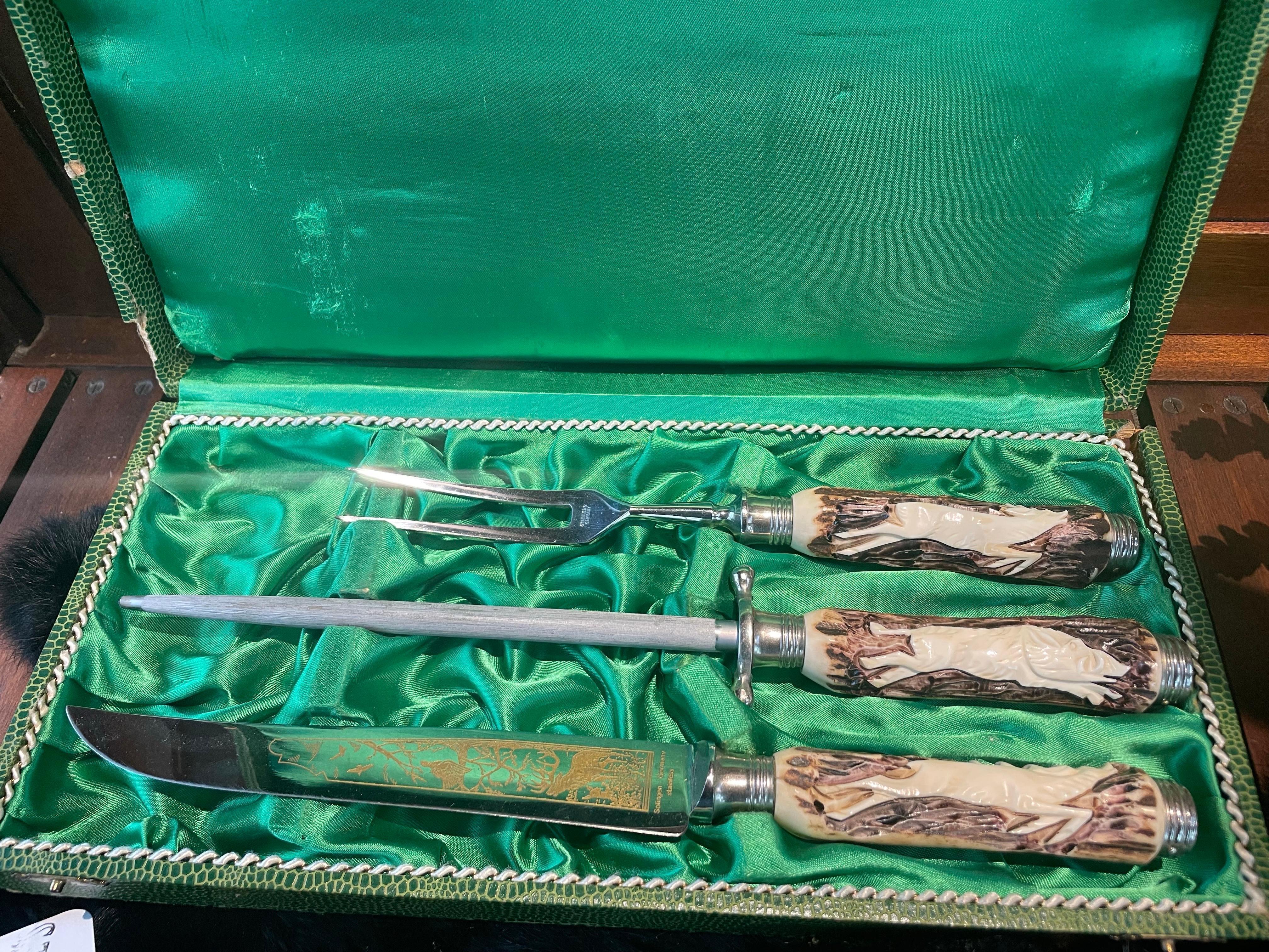 Acier inoxydable Ensemble de sculptures allemandes à manche de cerf dans son coffret de présentation d'origine, milieu du 20e siècle en vente