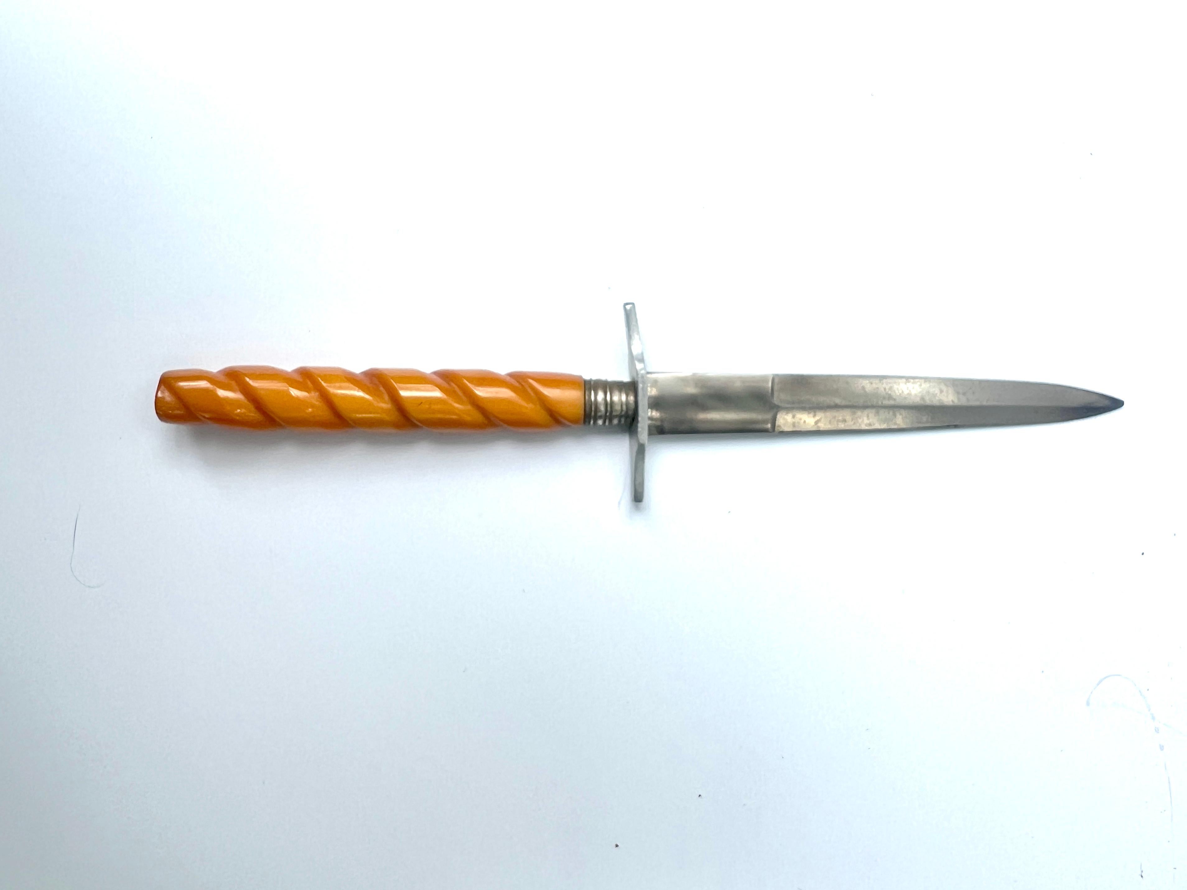 Deutscher Brieföffner aus Stahl mit spiralförmigem Bakelitgriff (Art déco) im Angebot