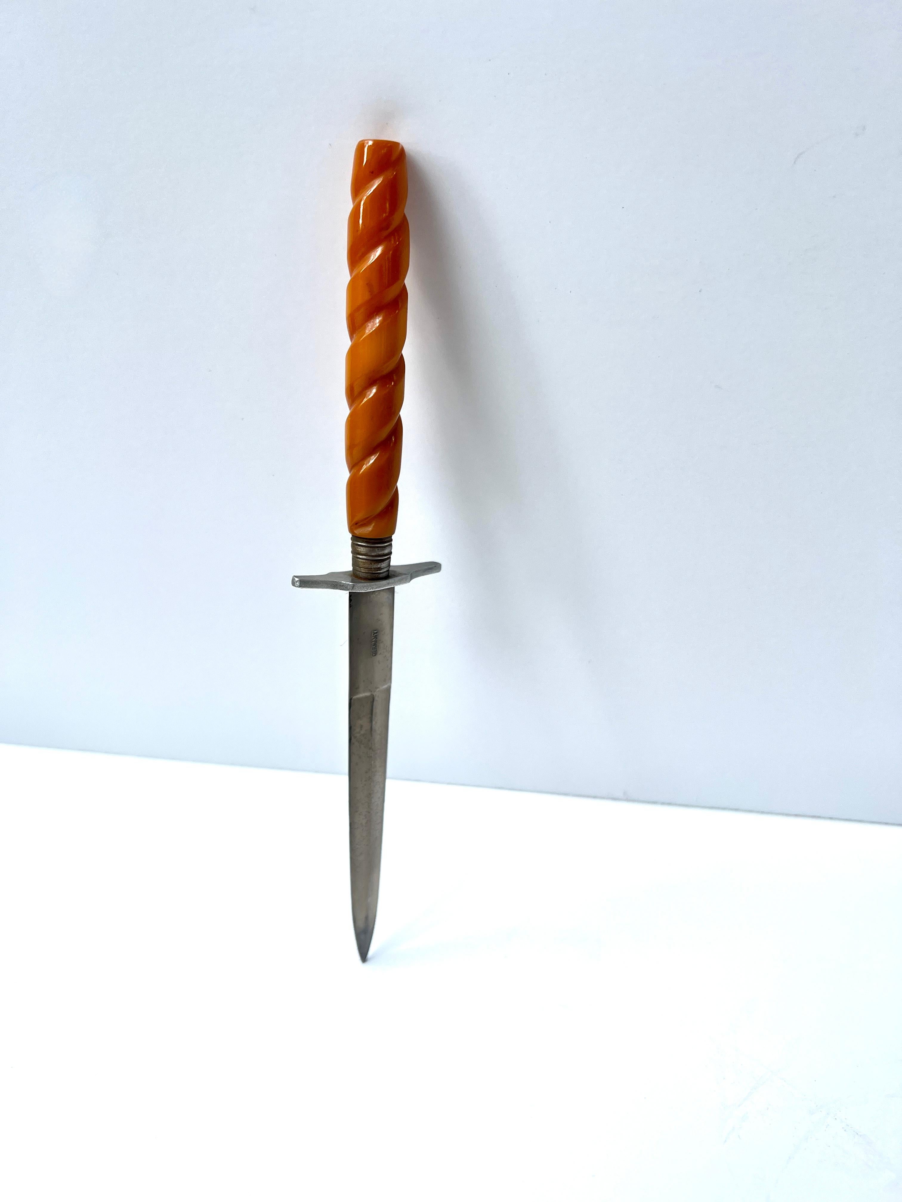 Deutscher Brieföffner aus Stahl mit spiralförmigem Bakelitgriff im Angebot 1