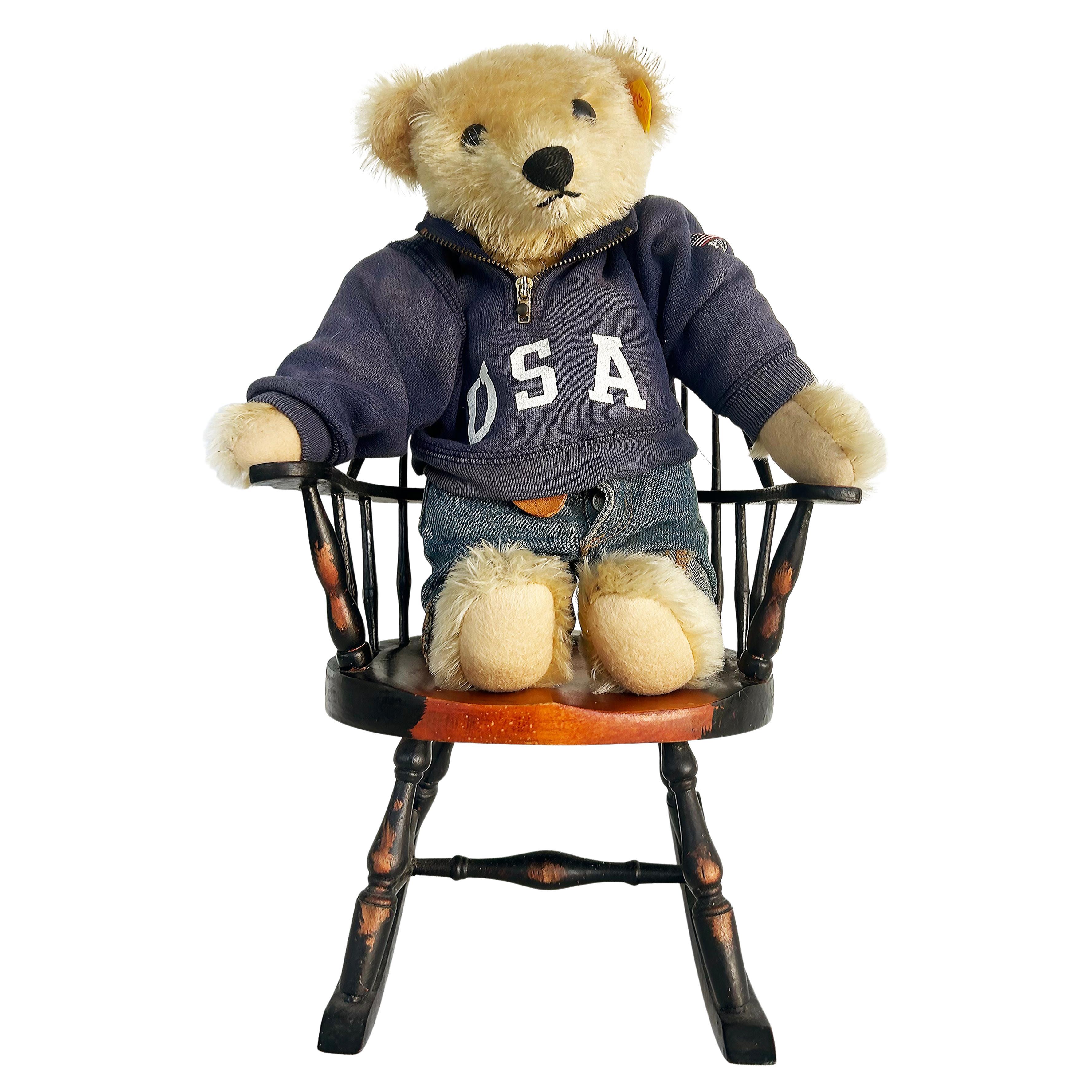 Ourson allemand de Steiff "Ralph Lauren Usa Teddy Bear" avec sweat à capuche et chaise à bascule