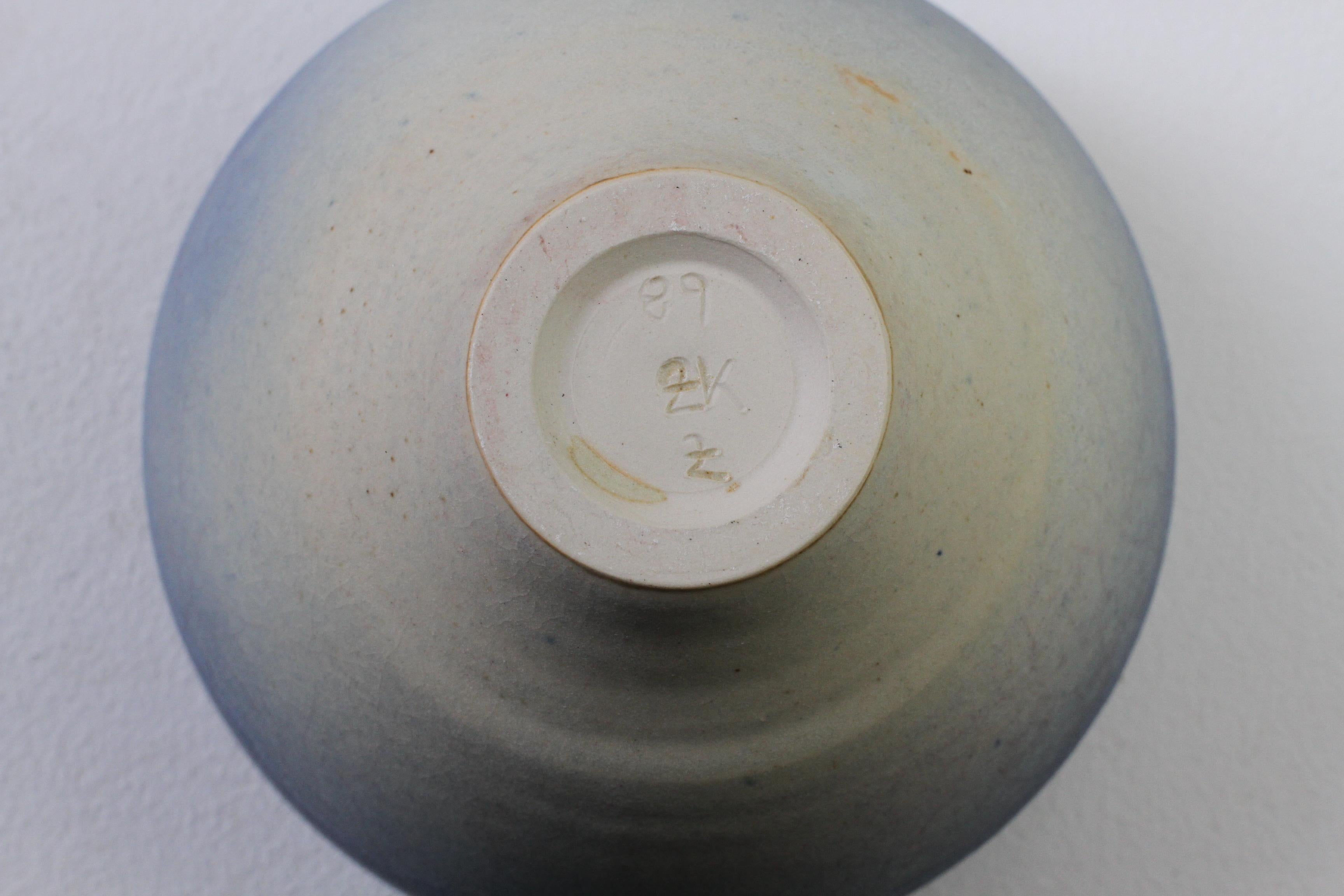 Deutsche Studio Pottery Blaue Vase von Ingeborg Zenker, 1989 im Angebot 12